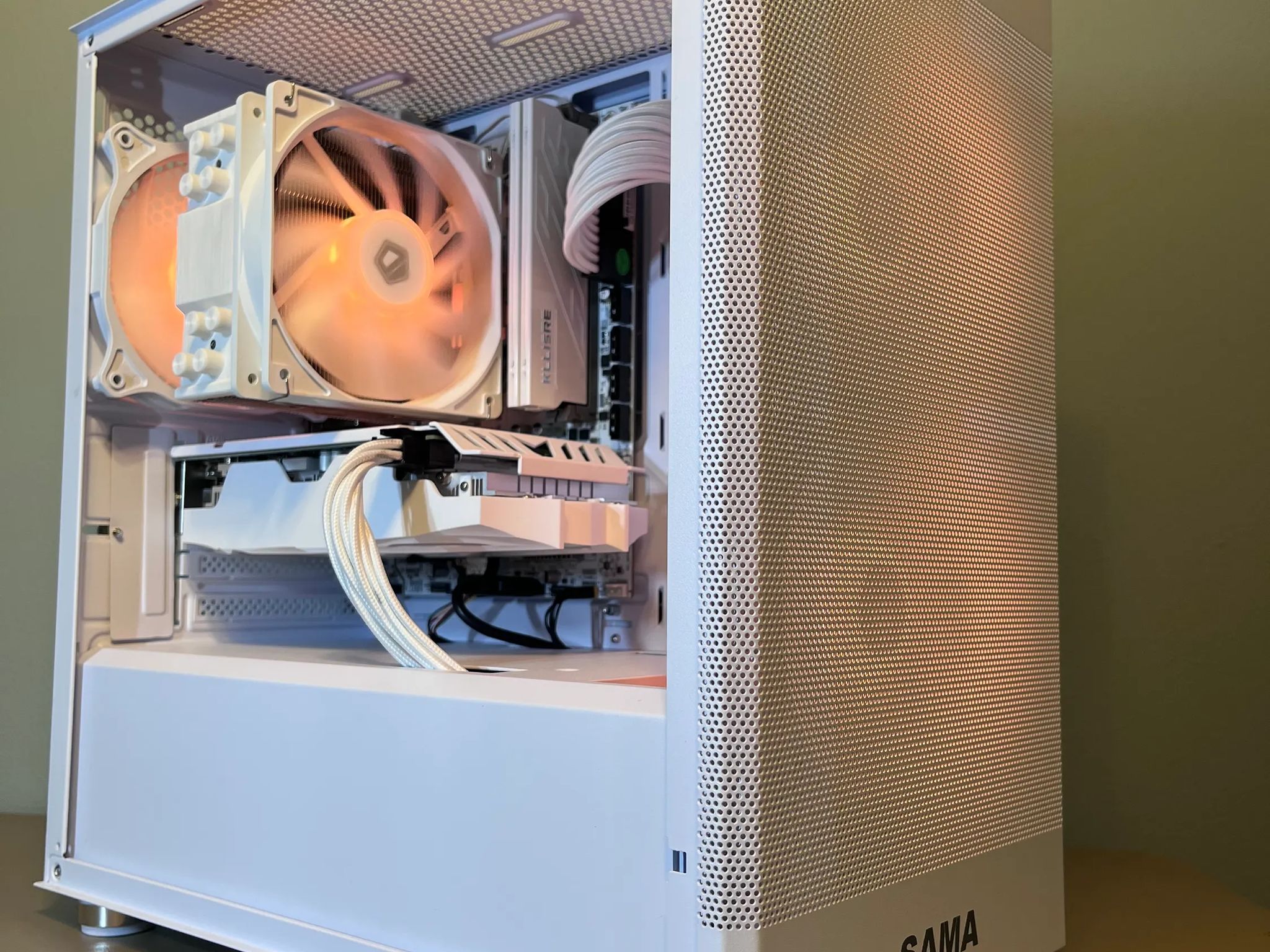 ⚪⚪ White Gaming PC⚪AMD RX 5500 XT 8GB⚪Ryzen 3 3100⚪16GB DDR4⚪500GB NVME
