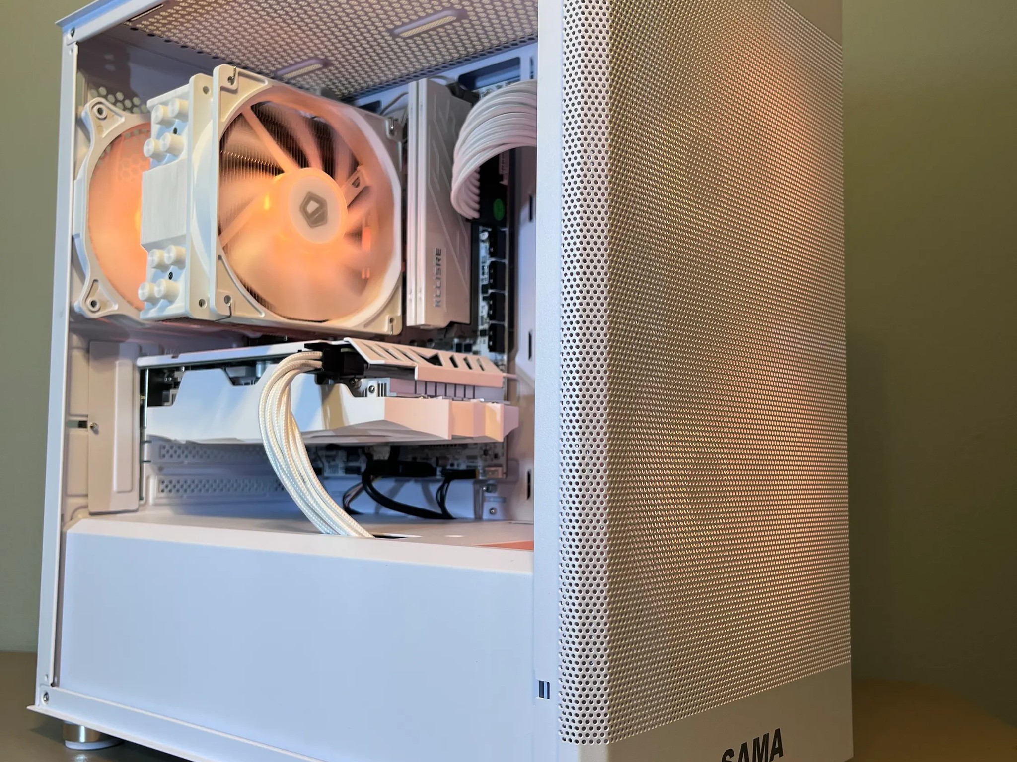 ⚪⚪ White Gaming PC⚪AMD RX 5500 XT 8GB⚪Ryzen 3 3100⚪16GB DDR4⚪500GB NVME