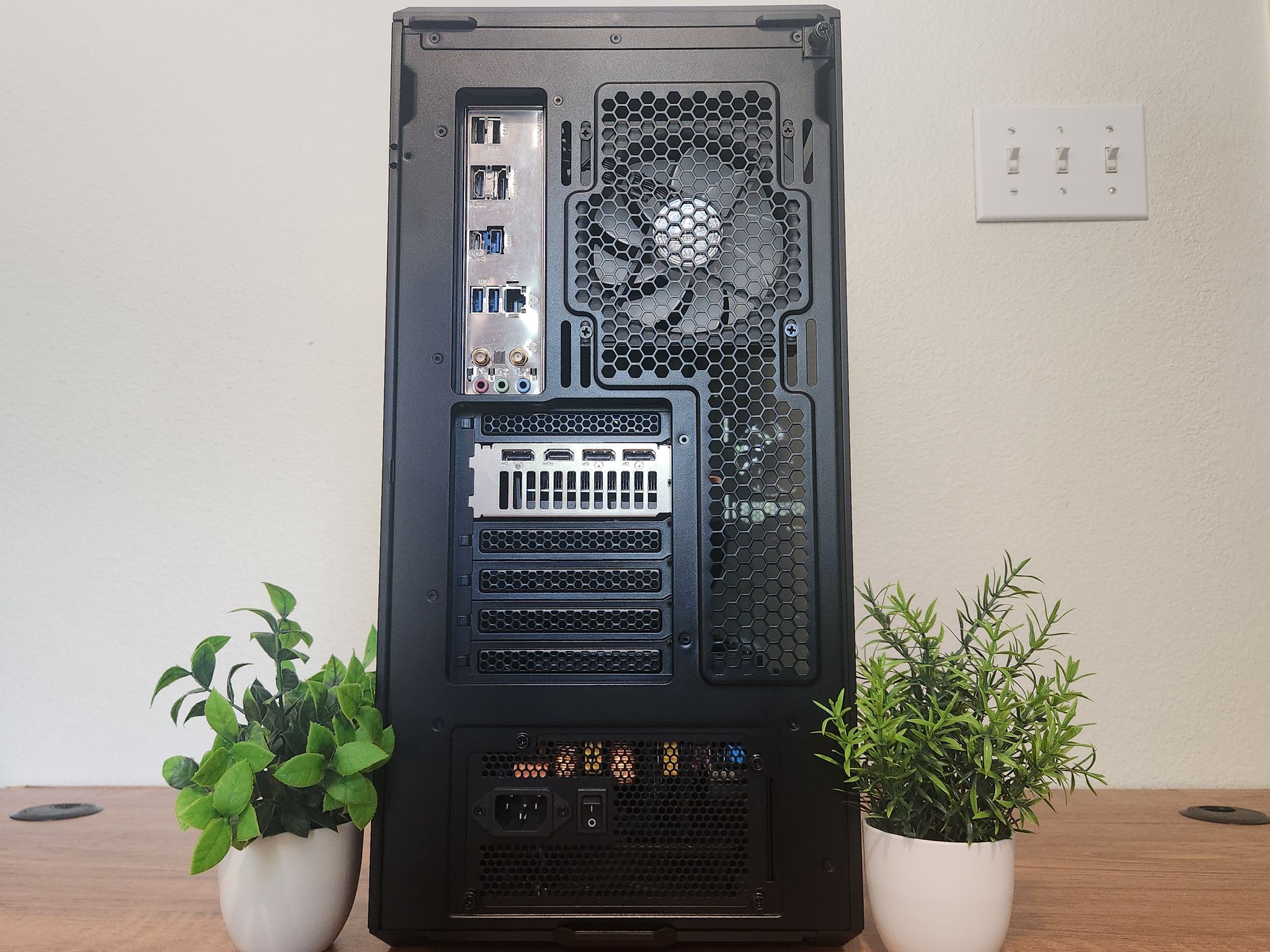 RX 6700XT | i7 11700F | 16GB RAM | 1TB SSD | WiFi + BT | WINDOWS 11