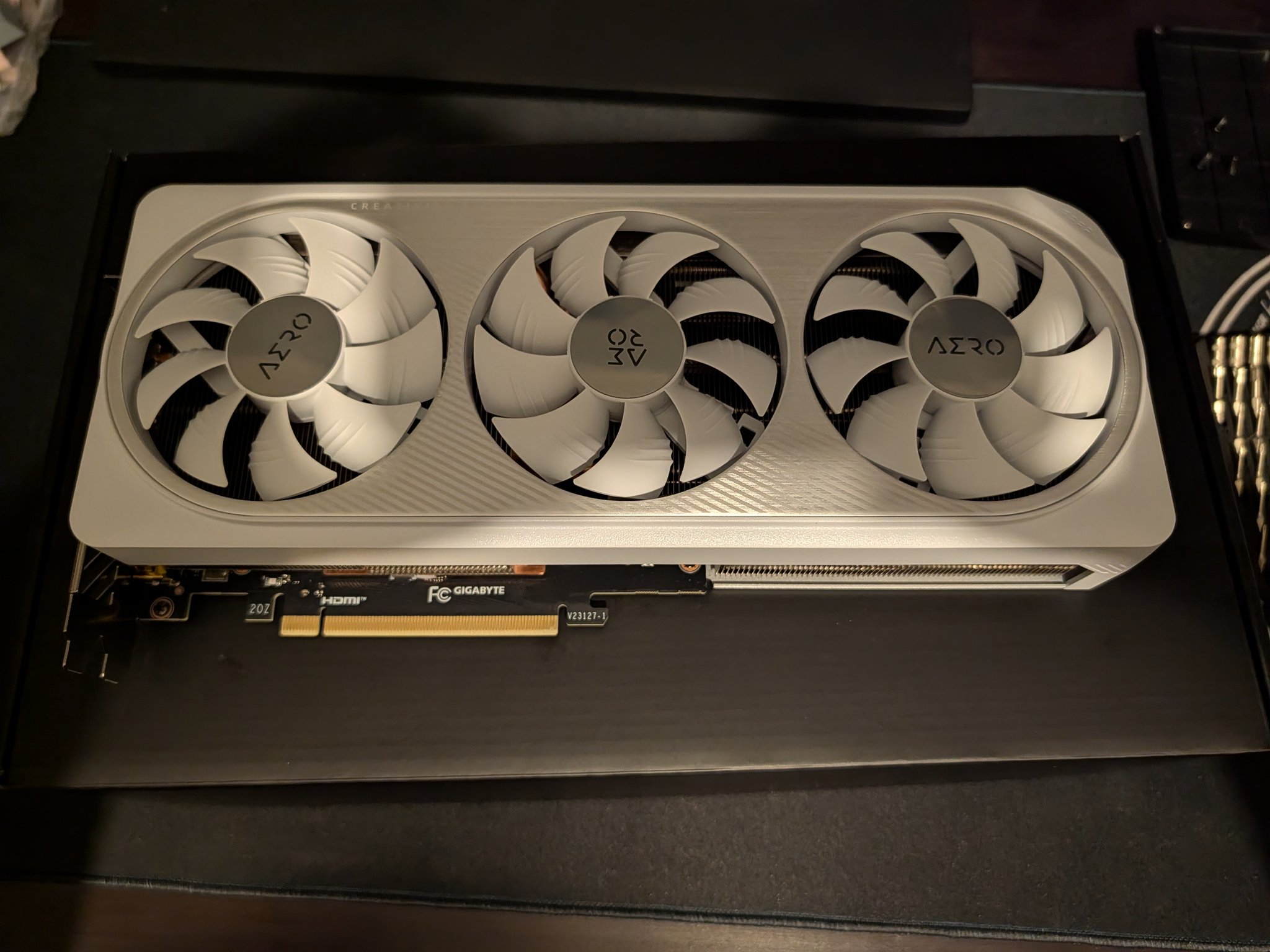 Gigabyte AERO 4070Ti Super (white)
