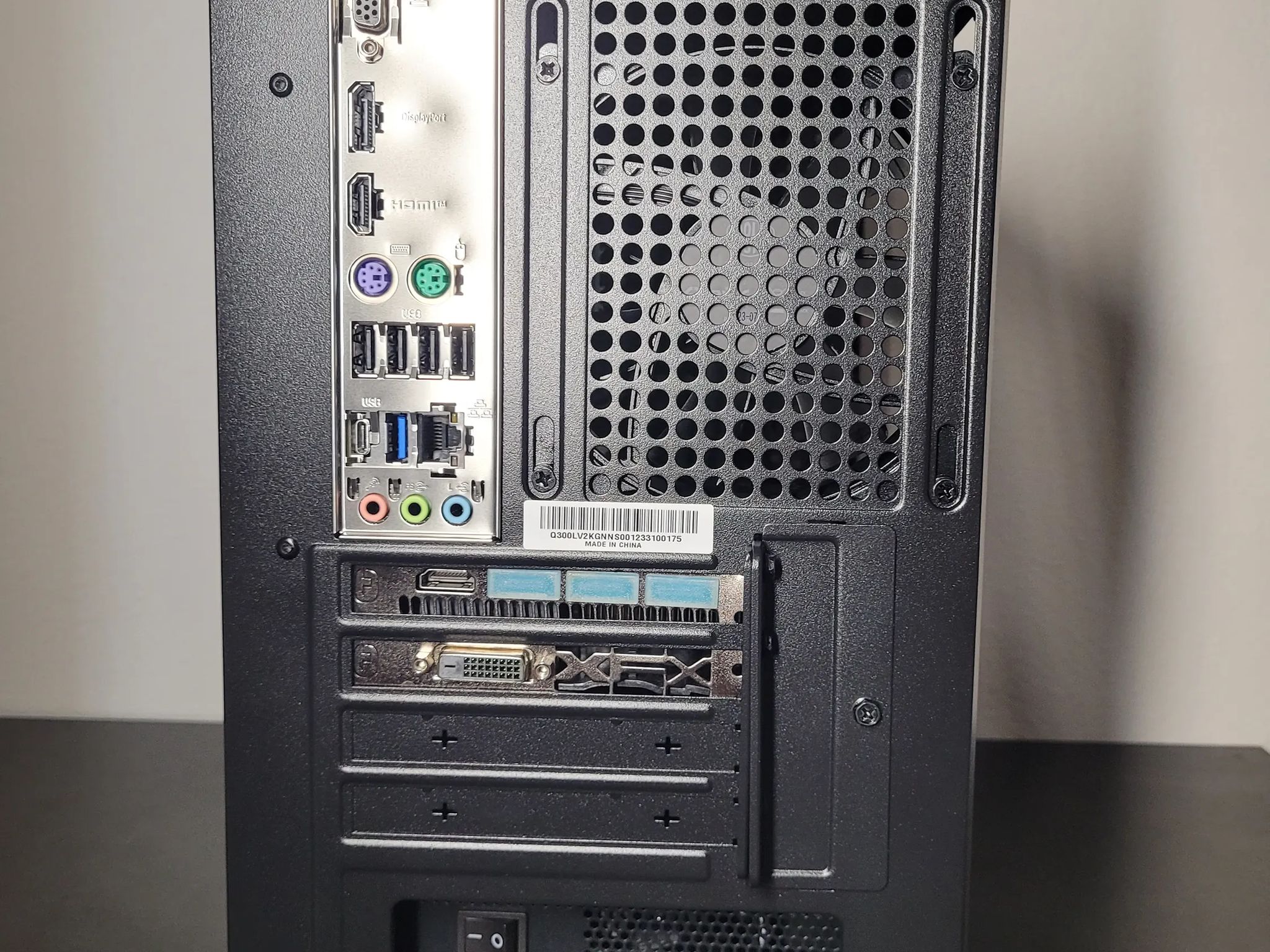 Cubed // Intel i3 14100f // RX 580 8GB // 16GB DDR4 // 1TB NVME (90% NEW)