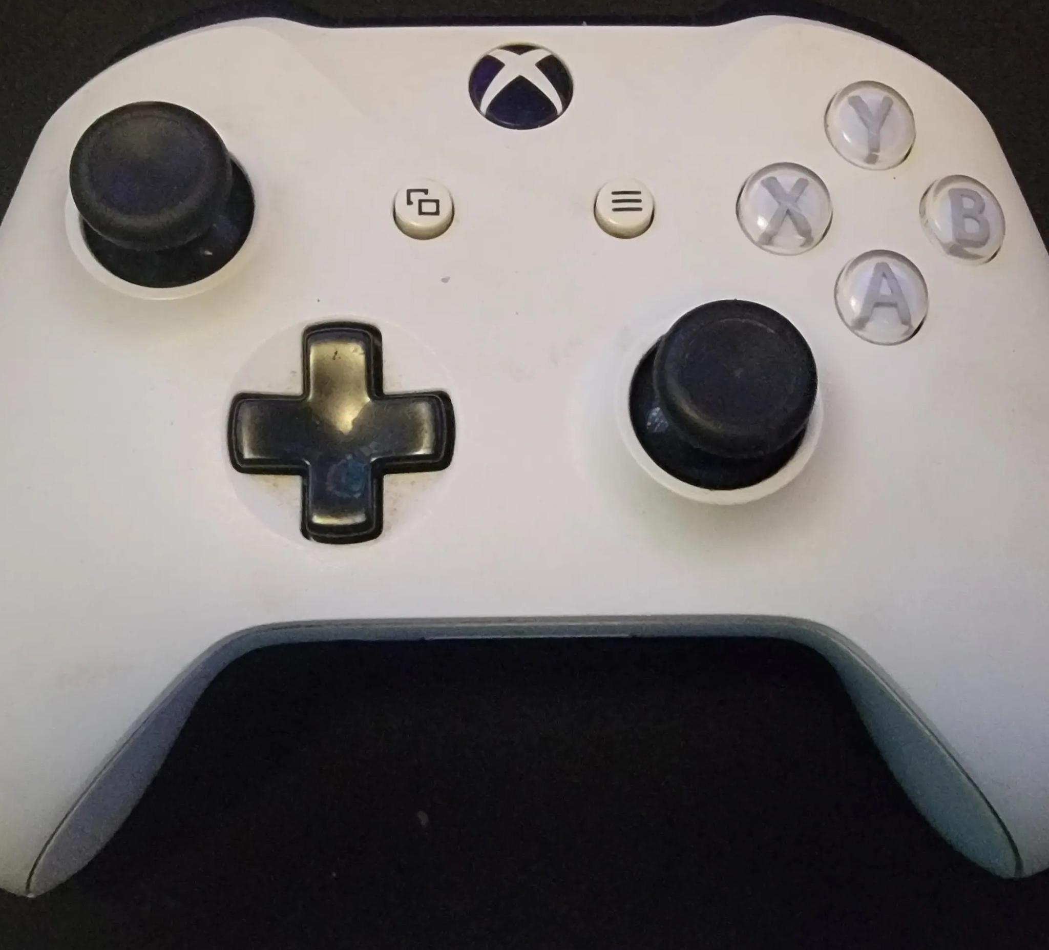 White Xbox One Controller With Triger locks & grips