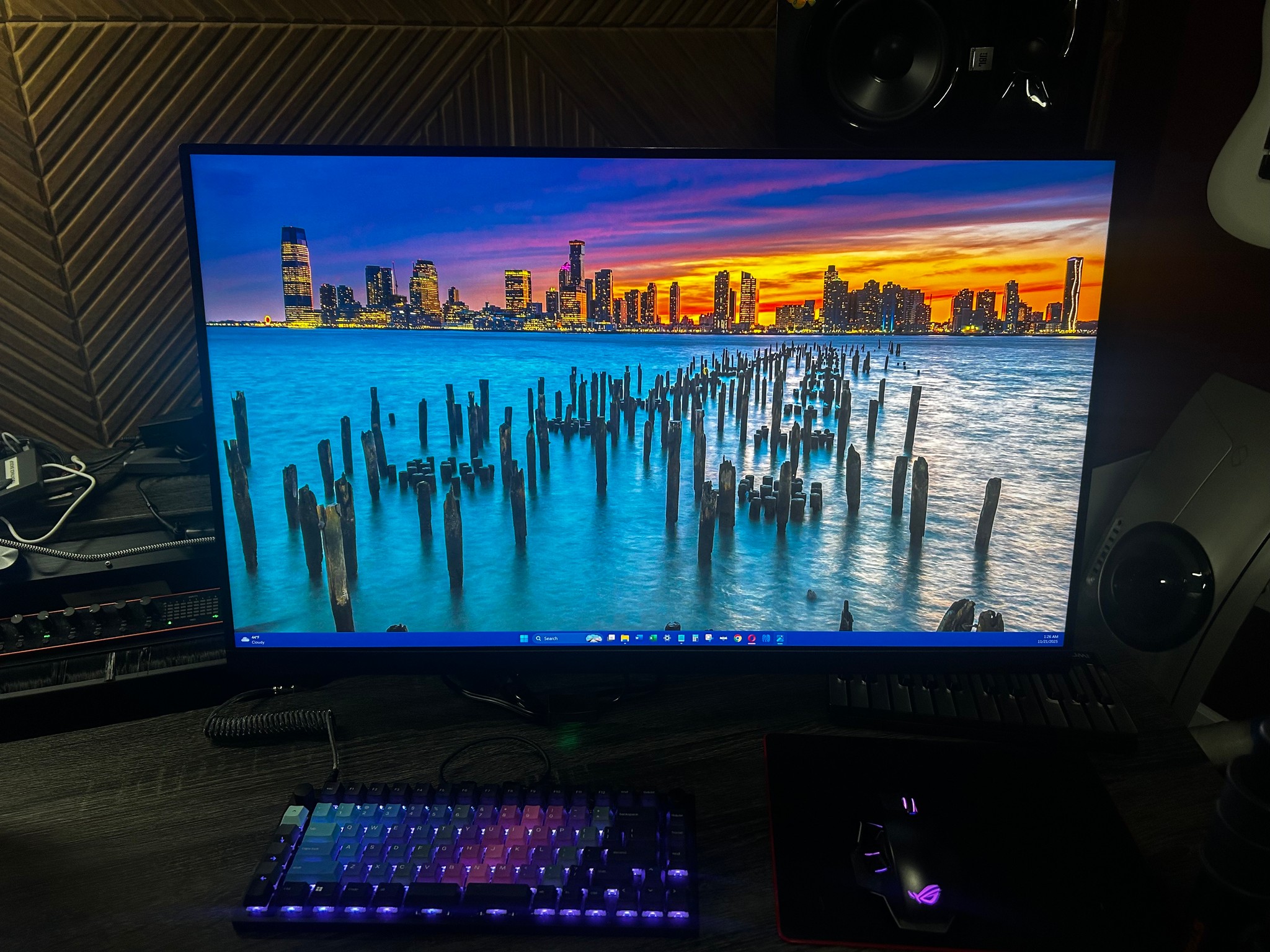 LG-UltraGear 32” (144hz) 4K (3840x2160) Gaming Monitor with NVIDIA® G-SYNC® Compatible