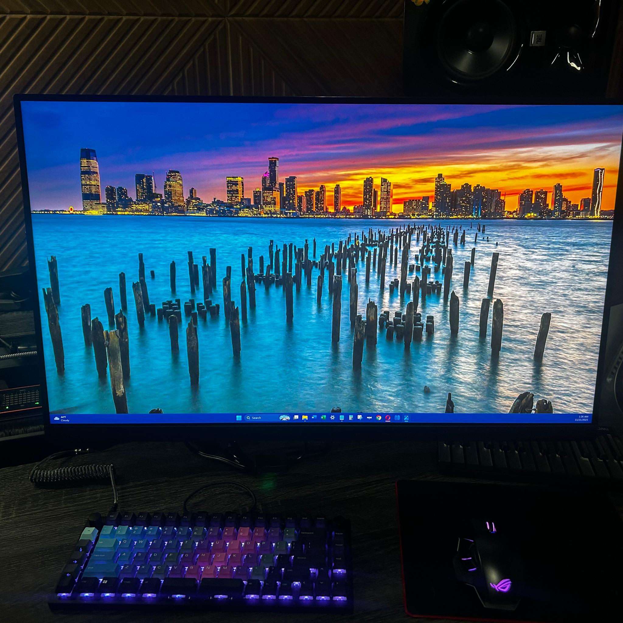 LG-UltraGear 32” (144hz) 4K (3840x2160) Gaming Monitor with NVIDIA® G-SYNC® Compatible