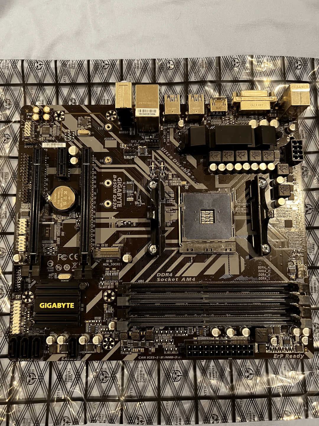 GIGABYTE B450M-D3SH