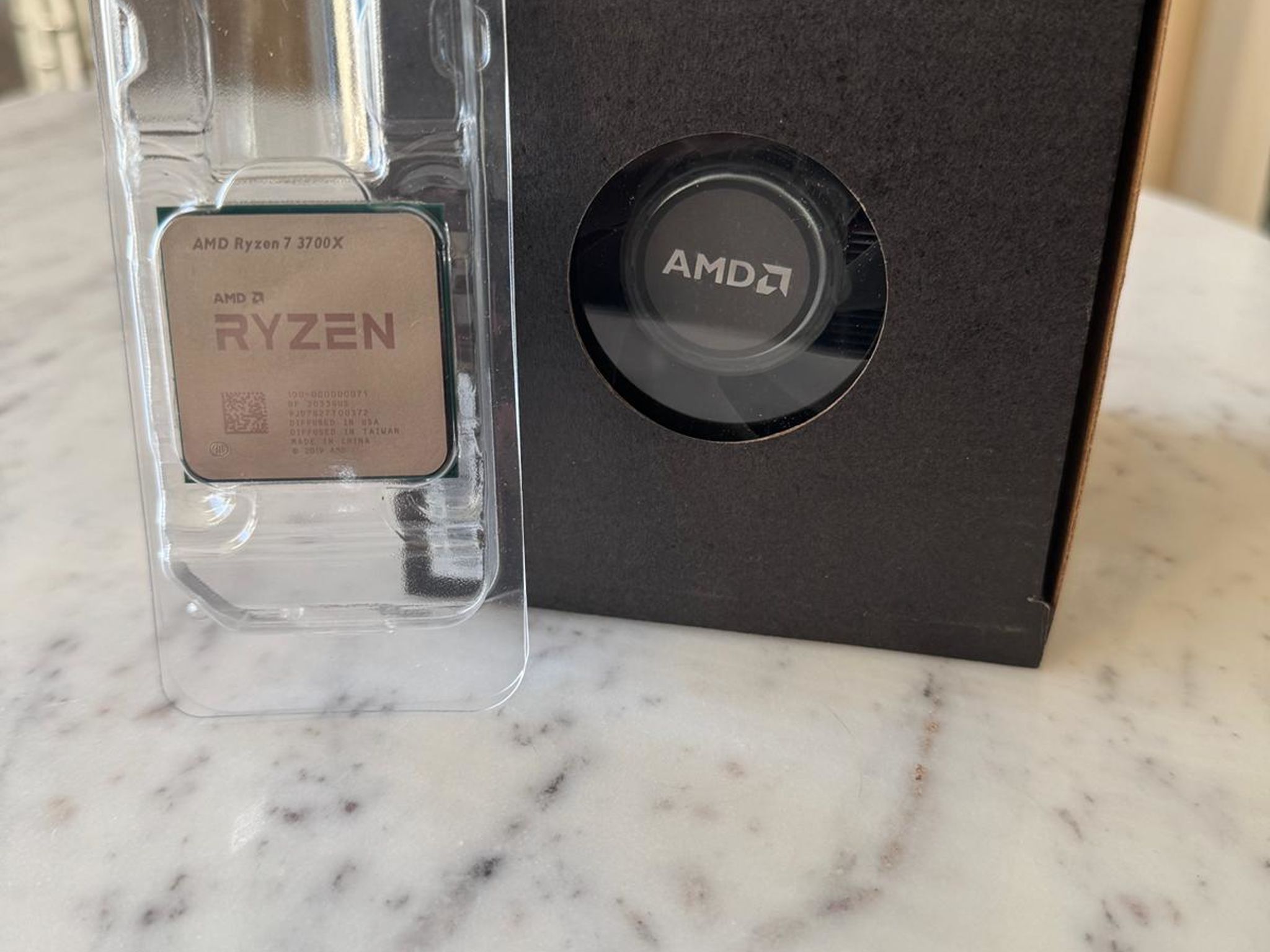 New AMD RYZEN 7 3700x and Wraith Prism RGB Cooler