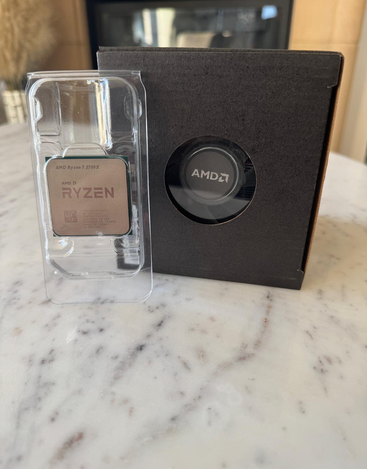 New AMD RYZEN 7 3700x and Wraith Prism RGB Cooler