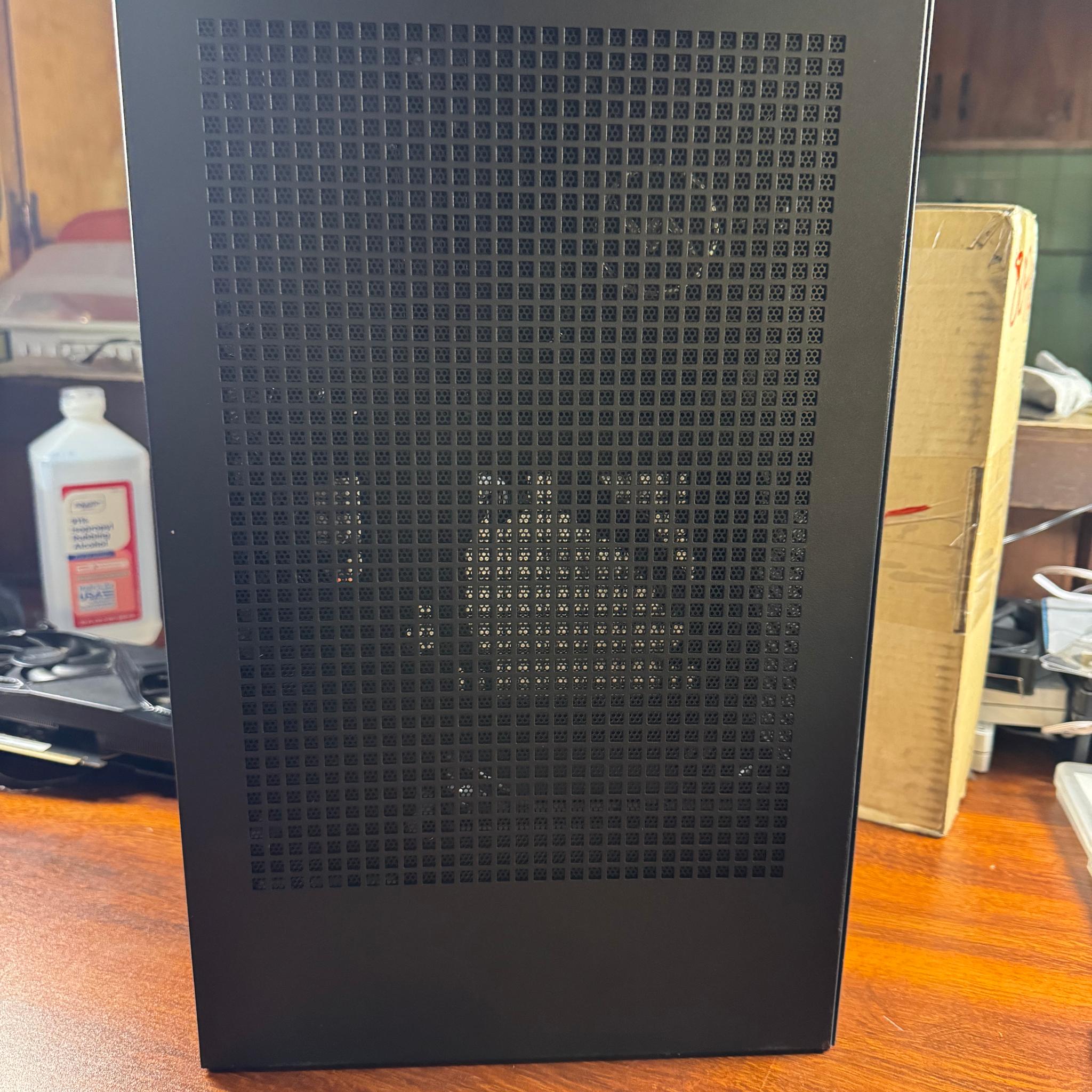 HYTE REVOLT 3 + 700W 80+ Platnium PSU
