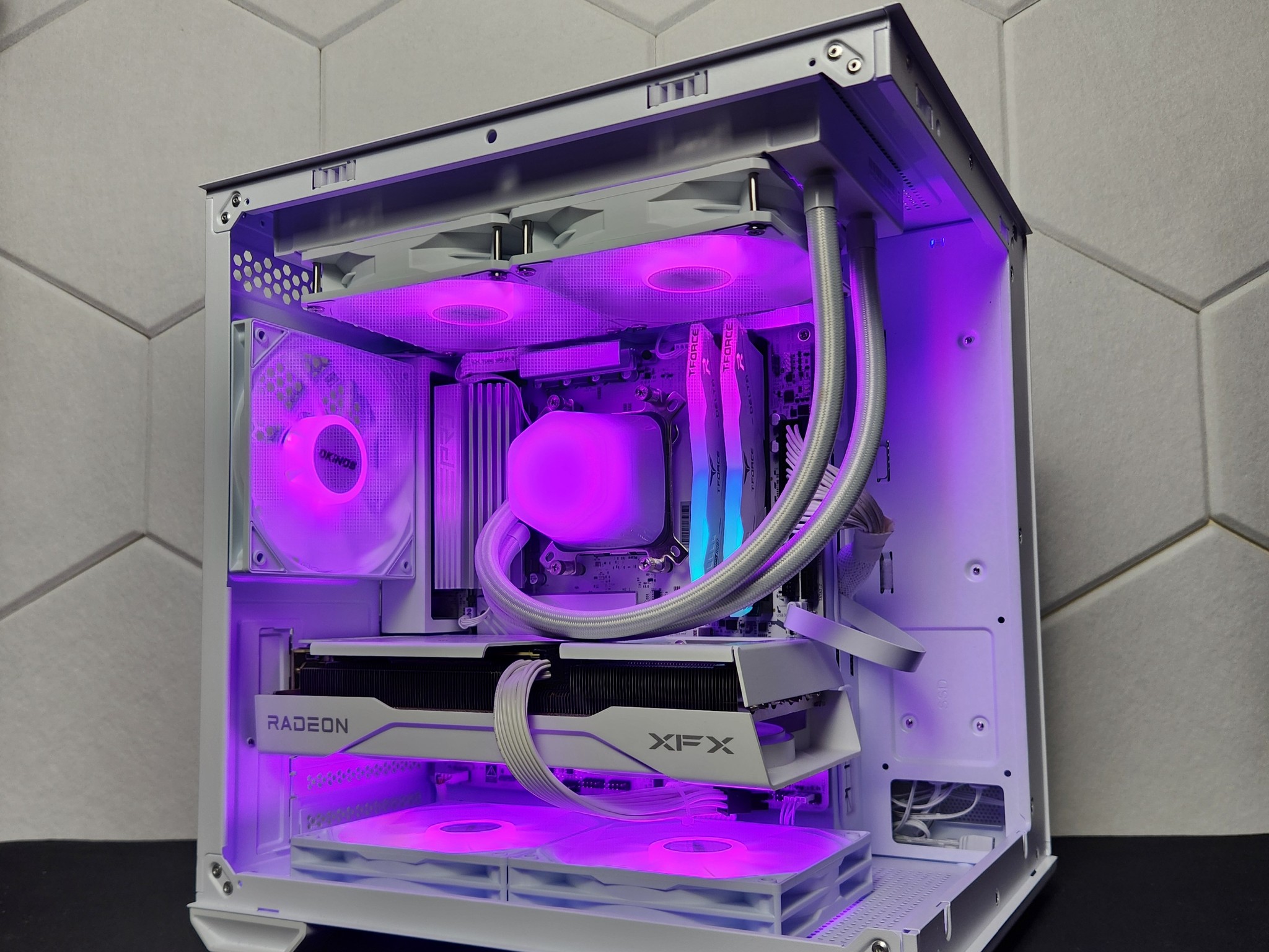 RX 9060XT 8GB | Ryzen 5 9600X | 16GB DDR5 | 1TB SSD | Wifi+BT "The Yeti"