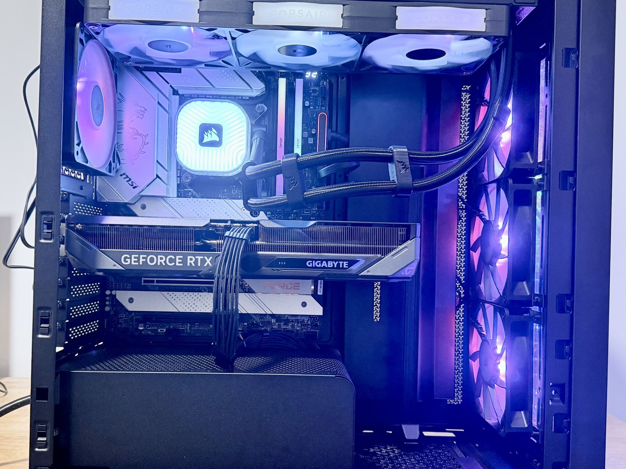 Corsair 4000D RTX 5070 OC 12GB