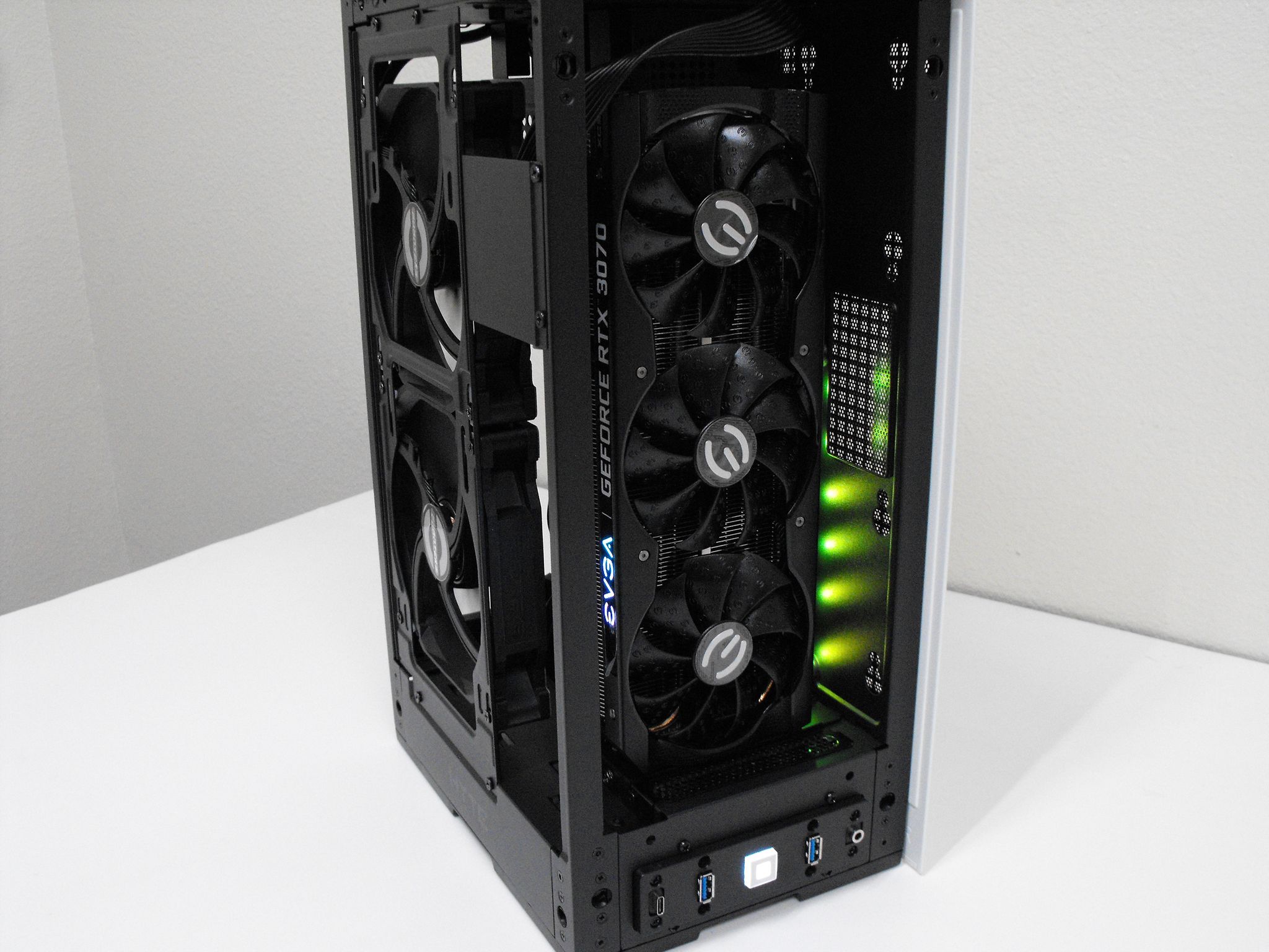 ITX PC on Sale! Ryzen 5 5600X, RTX 3070, 32GB DDR4-3200, 2TB SSD NVMe