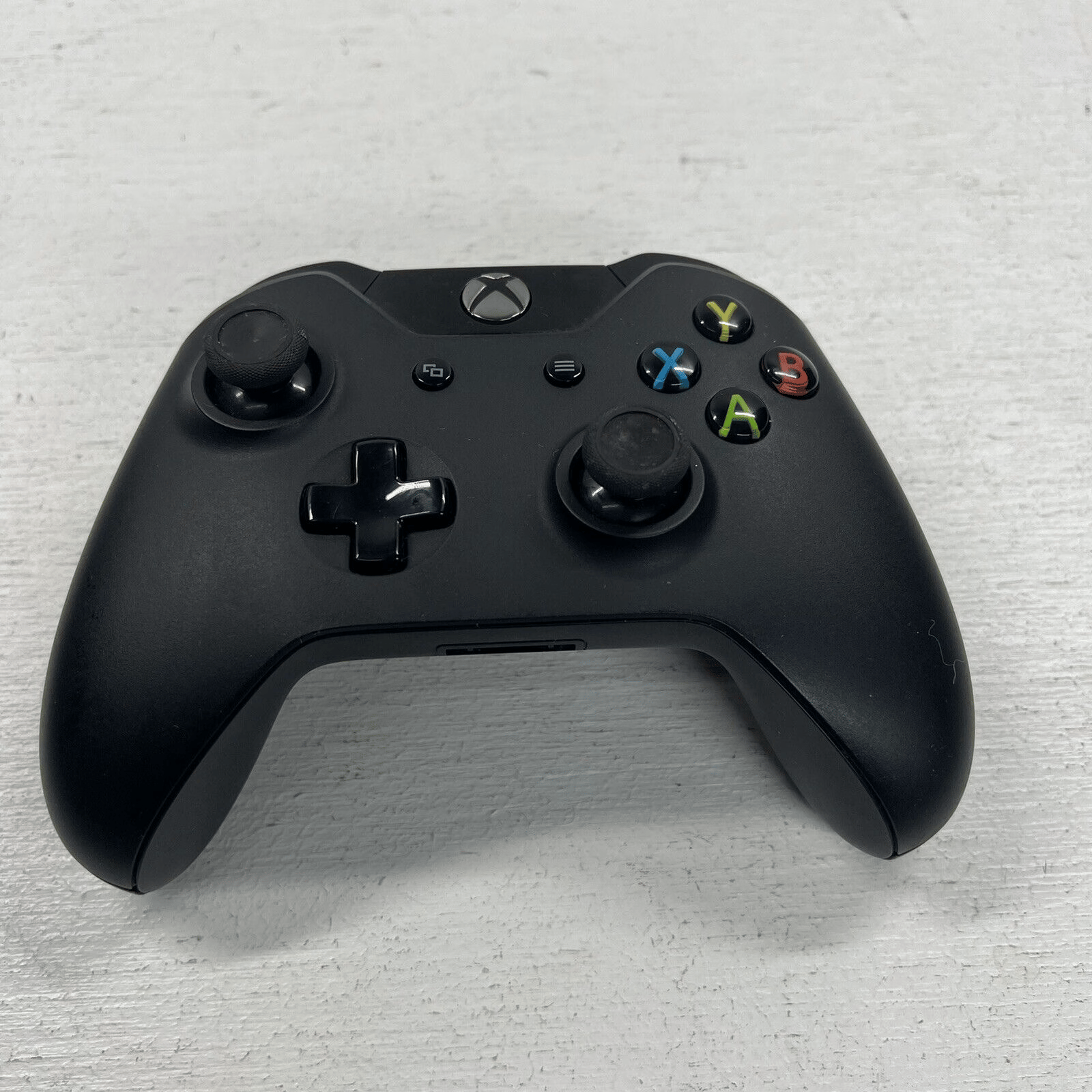 Microsoft Xbox One with Kinect 500GB Console Model 1540