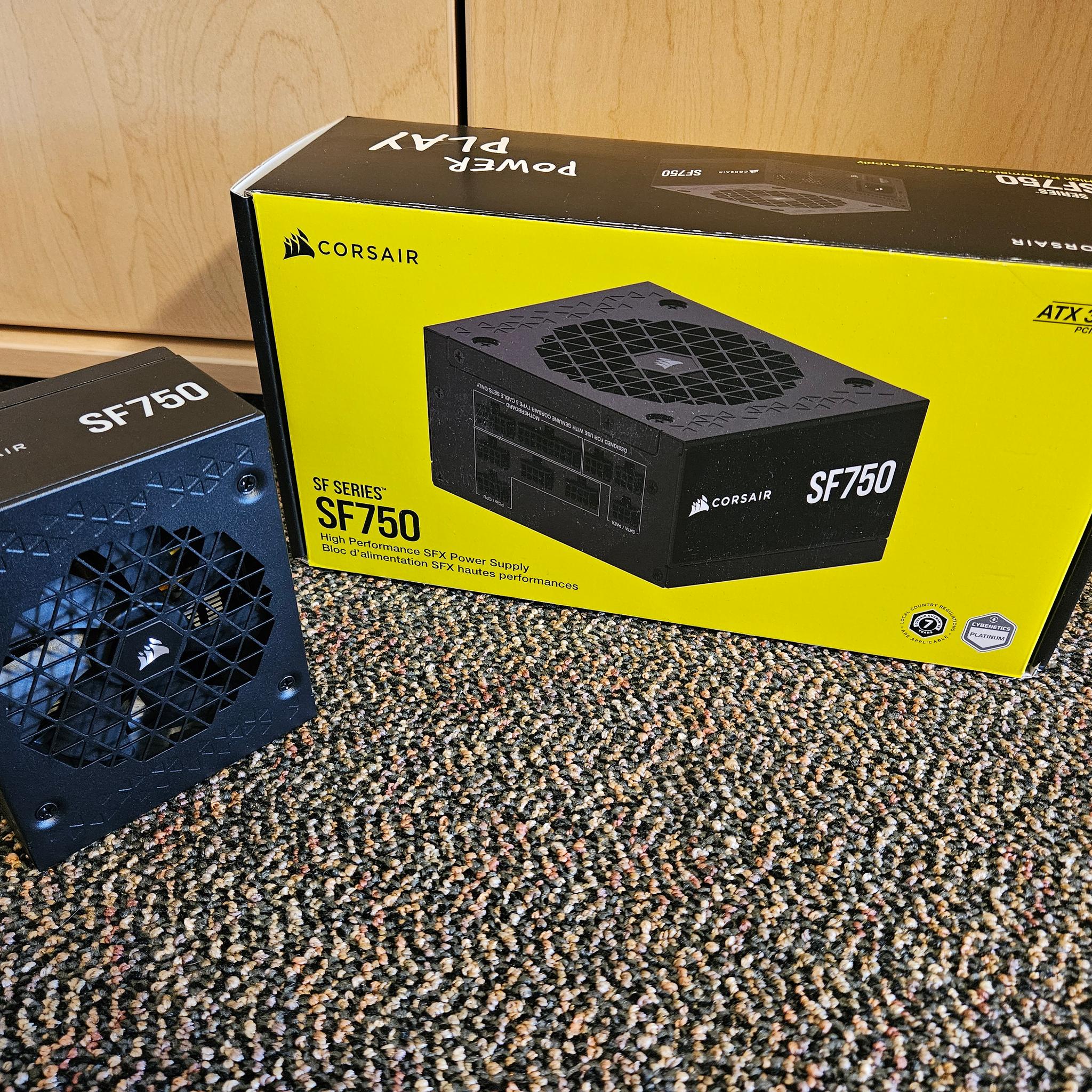 Corsair SF750W 80 PLUS® Platinum Power Supply