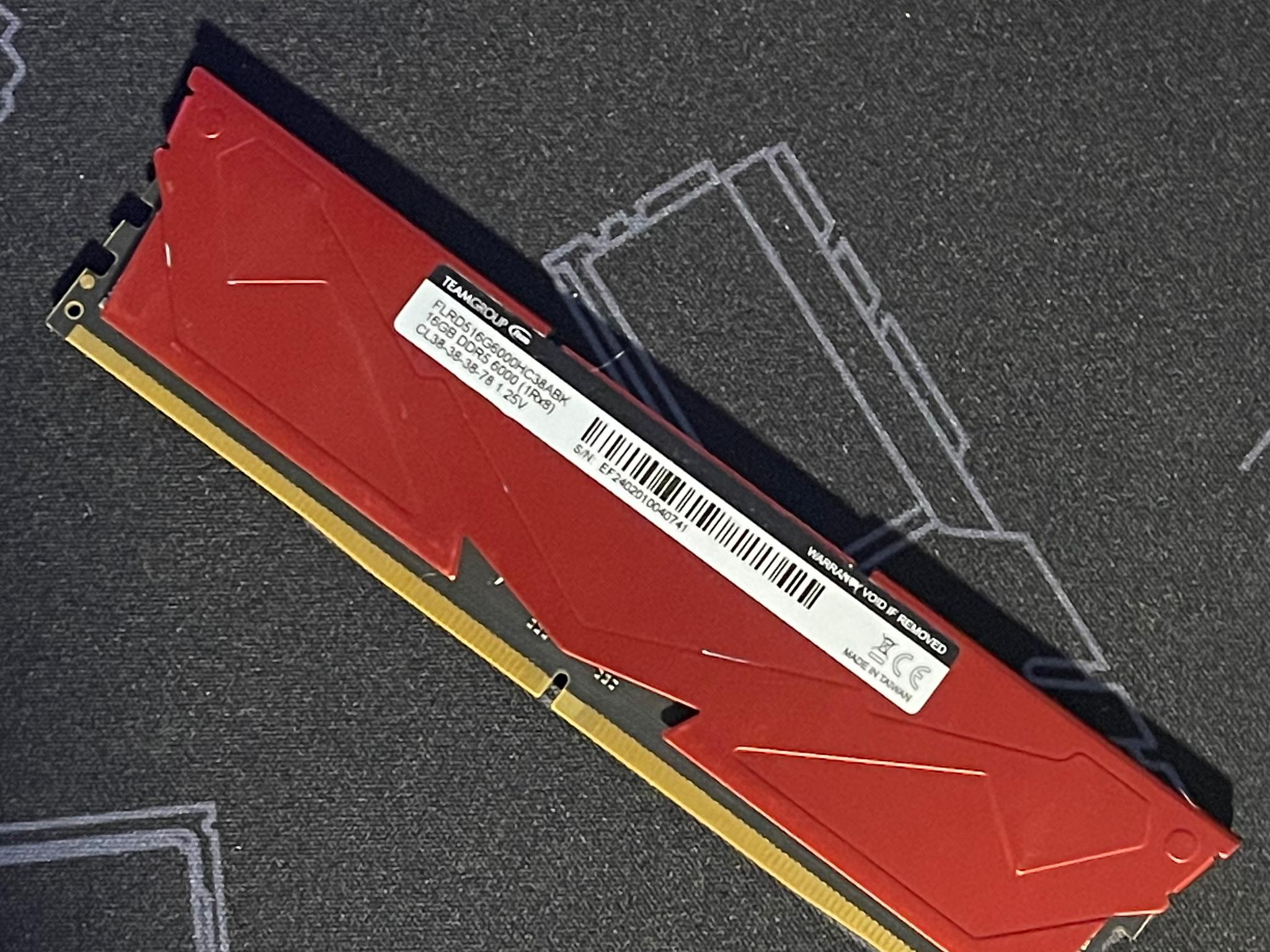 TeamGroup T-Force Vulcan DDR5 6000 CL38 16GB - Red