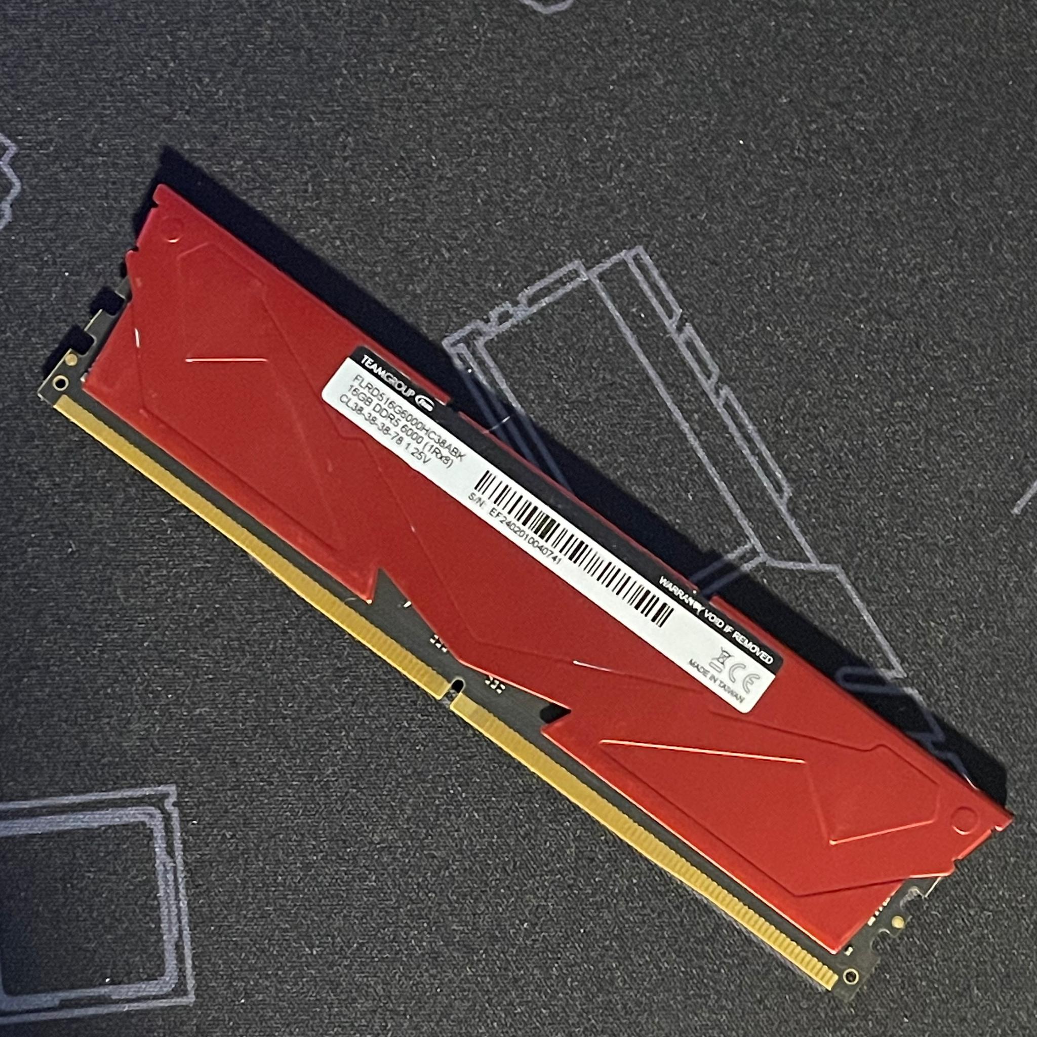 TeamGroup T-Force Vulcan DDR5 6000 CL38 16GB - Red