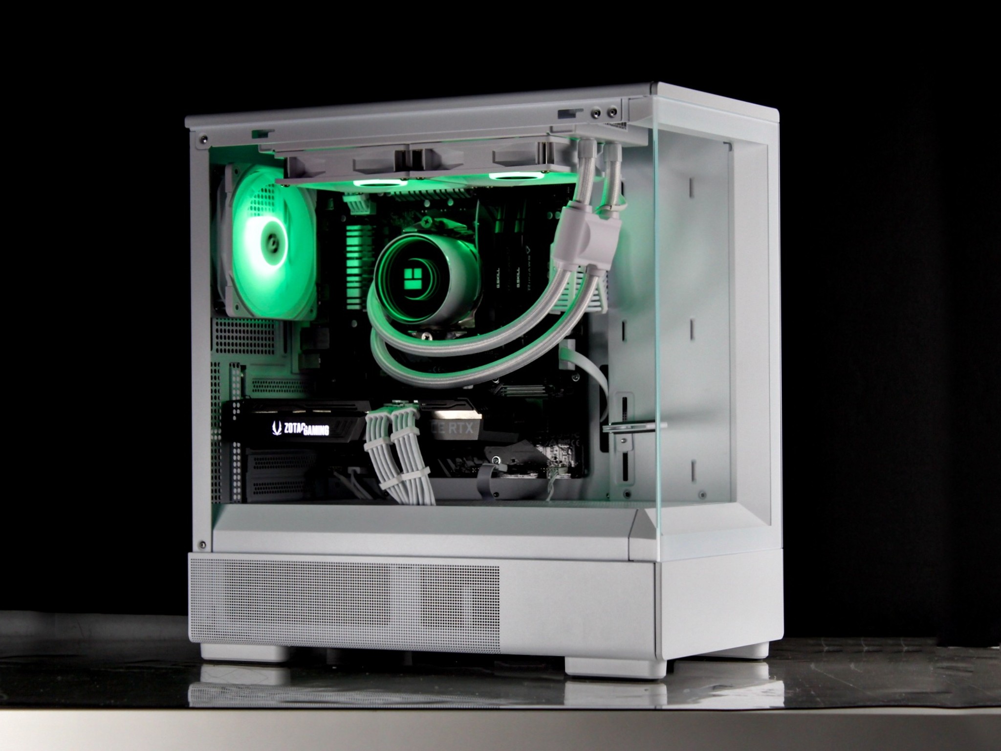 White Gaming PC – RTX 3070, Ryzen 7 3700X, 32GB, 1TB SSD - RGB, WiFi, BlueTooth