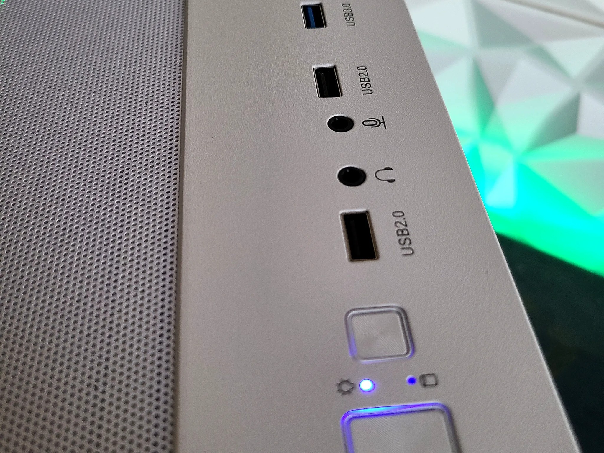 Nvidia GeForce RTX 2080 Ti 11 GB | AMD Ryzen 7 3700x 8-Core CPU | 32 GB Ram | 1 TB SSD