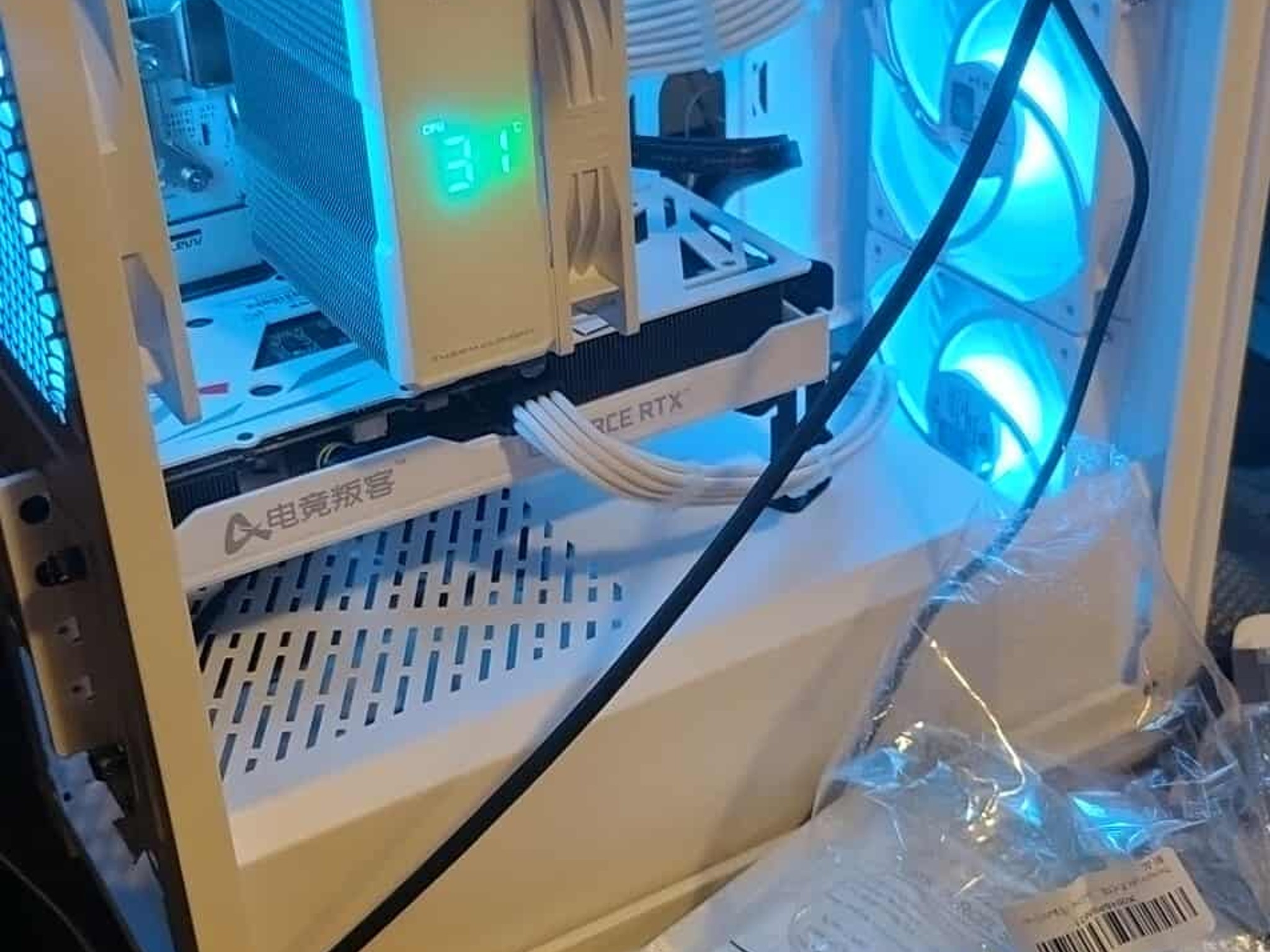 Ryzen 5600/b550/rtx 3060 ti white pc