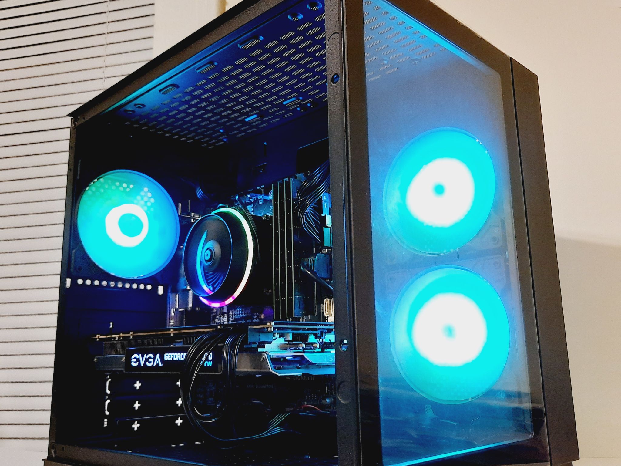 Newly built Gaming PC - Nvidia GTX 1070 8GB / Intel i7 4790 / 16GB RAM / 730GB SSD / RGB Fans