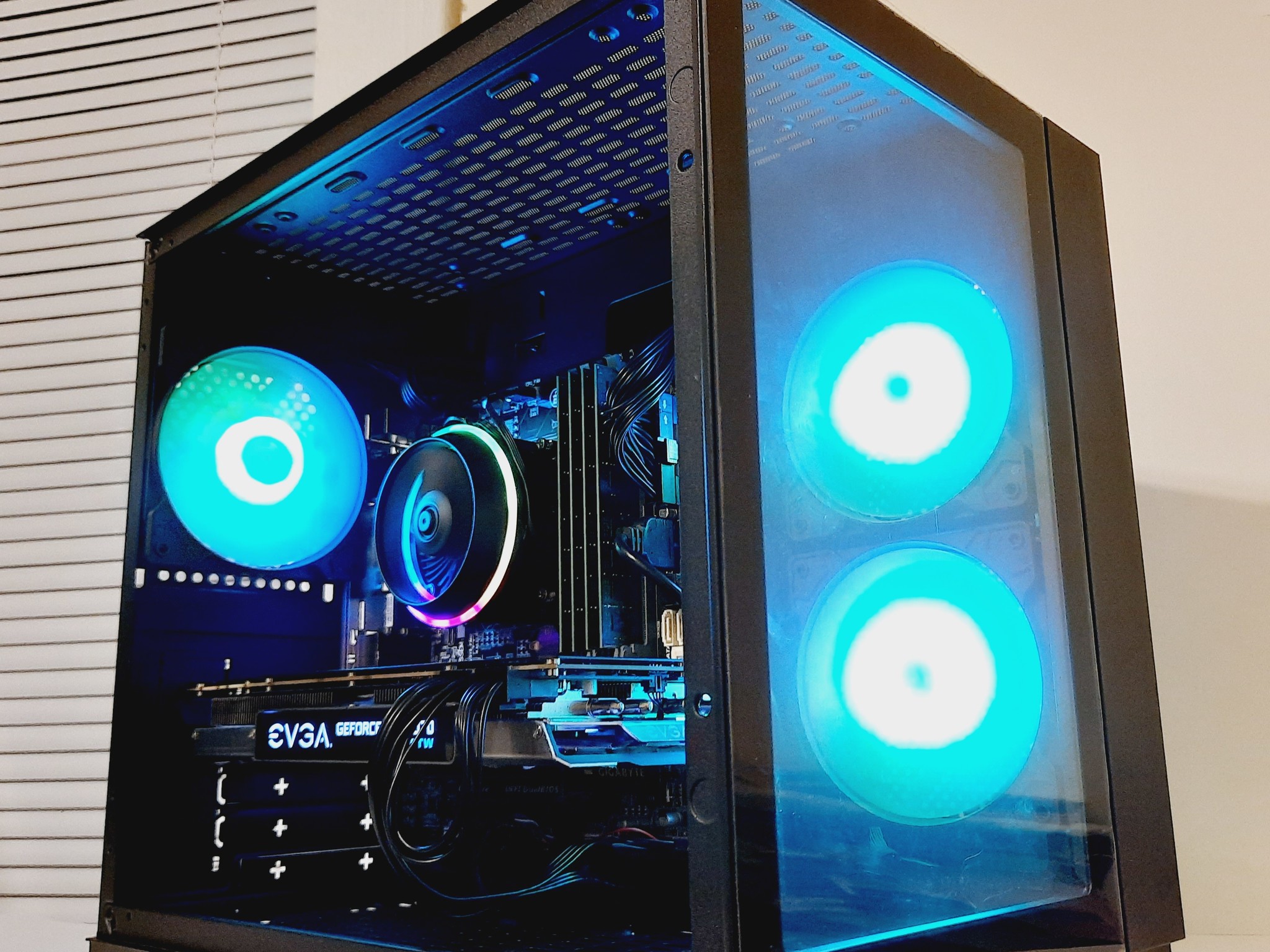 Newly built Gaming PC - Nvidia GTX 1070 8GB / Intel i7 4790 / 16GB RAM / 730GB SSD / RGB Fans