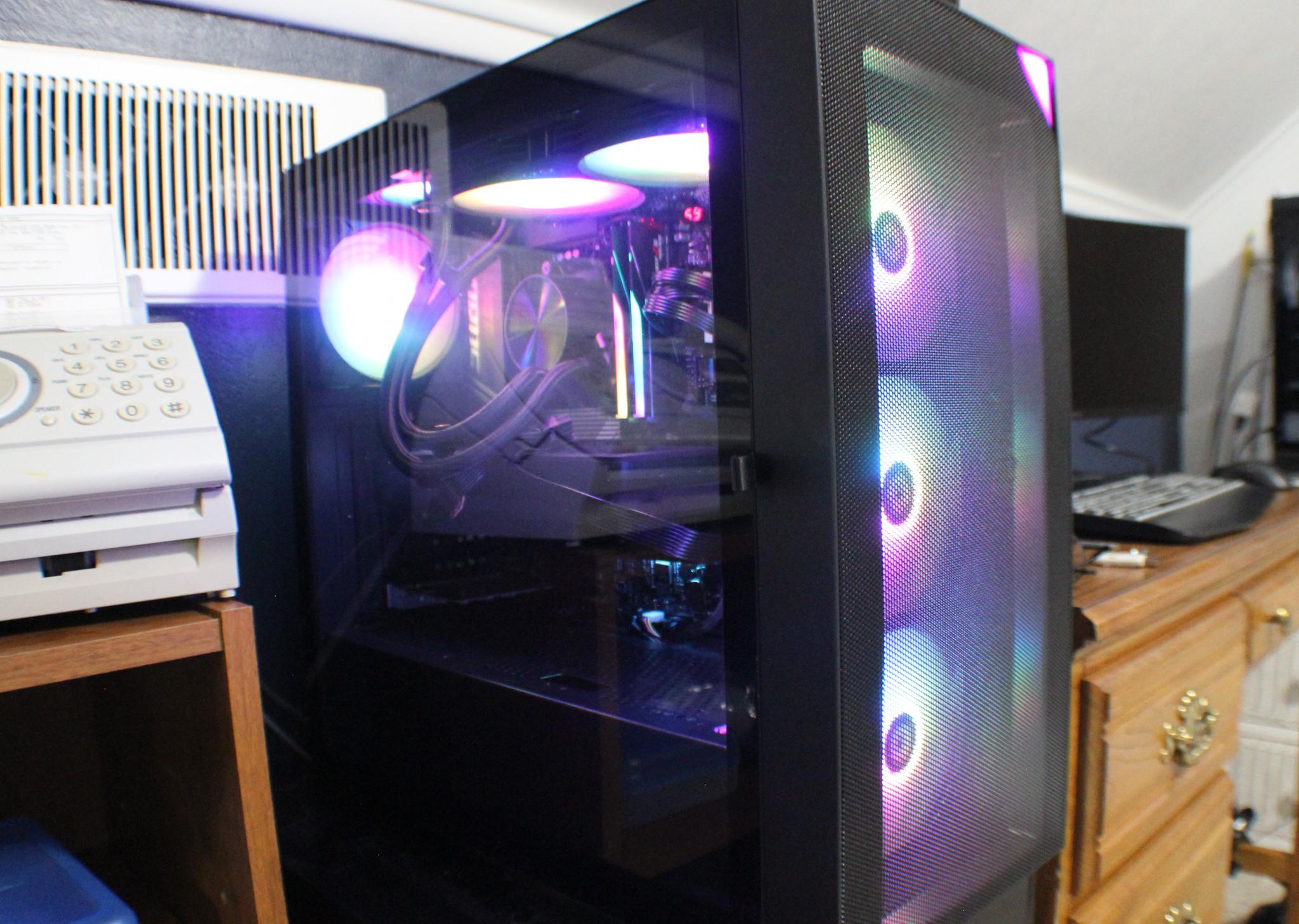 RYZEN 9 7950X3D / GIGABYTE X870 AUROS ELITE WIFI7 / INTEL ARC B580OS EL