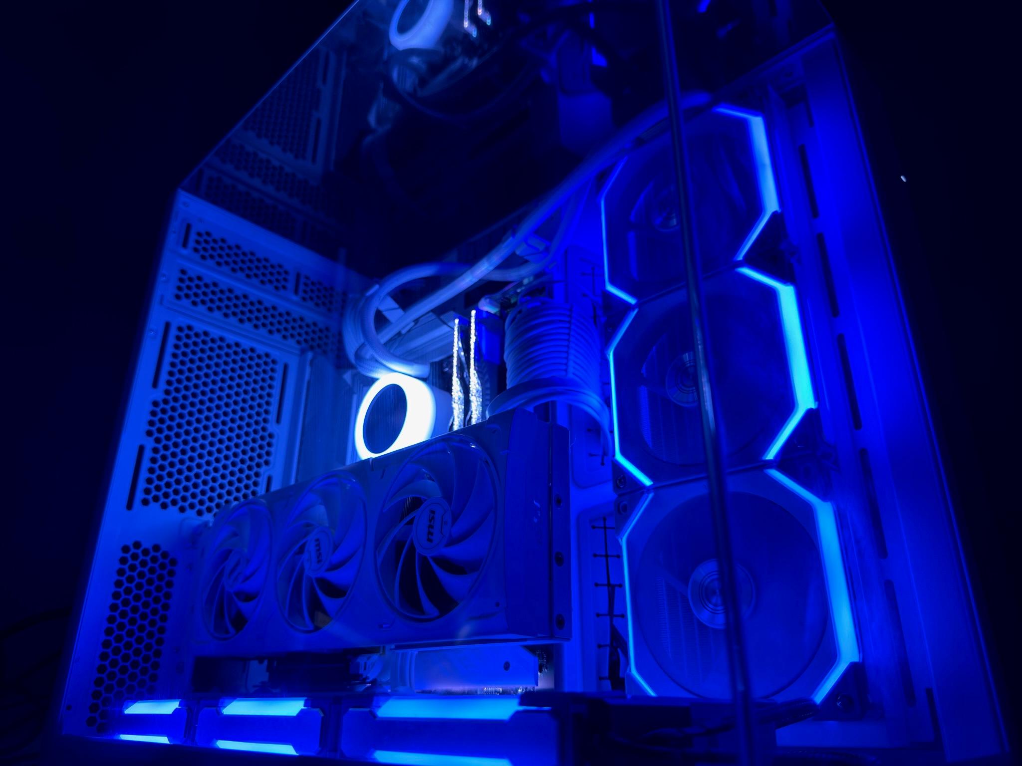 All white 5080/Ryzen 9 7950x3D/32GB RAM/2TB Pc