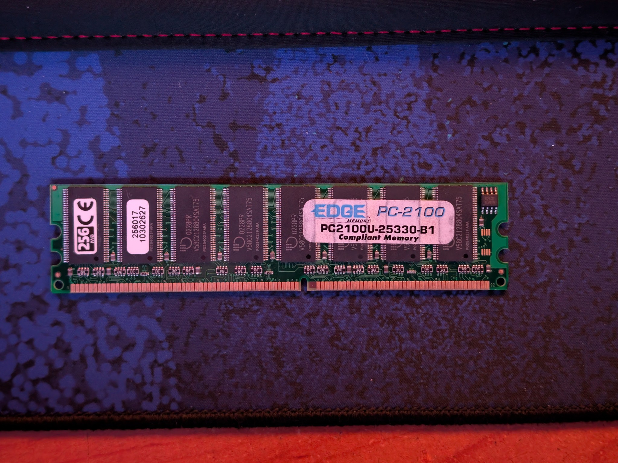 Edge 256mb DDR - SDRAM 266 Mhz - Pc2100u-25330-b1