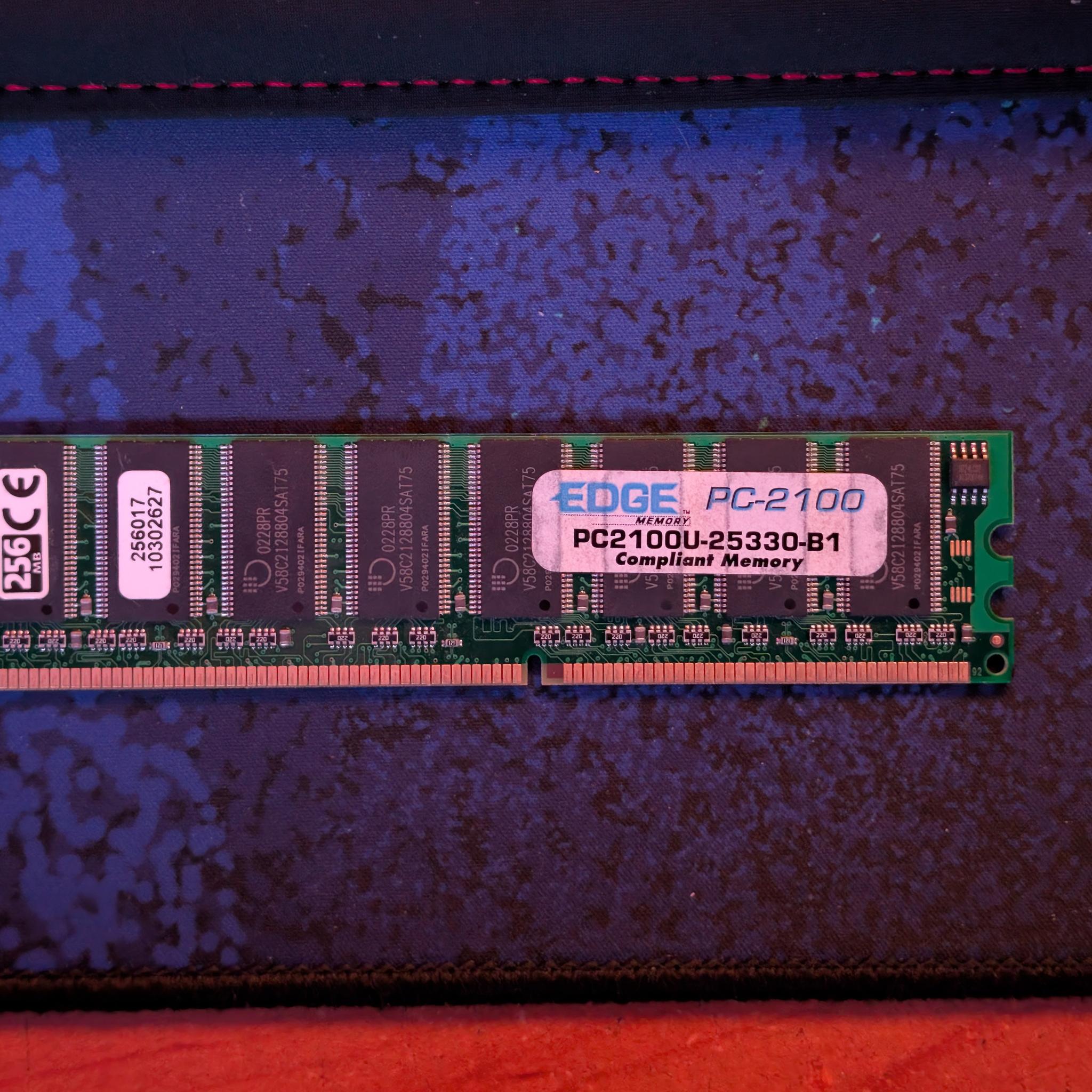 Edge 256mb DDR - SDRAM 266 Mhz - Pc2100u-25330-b1