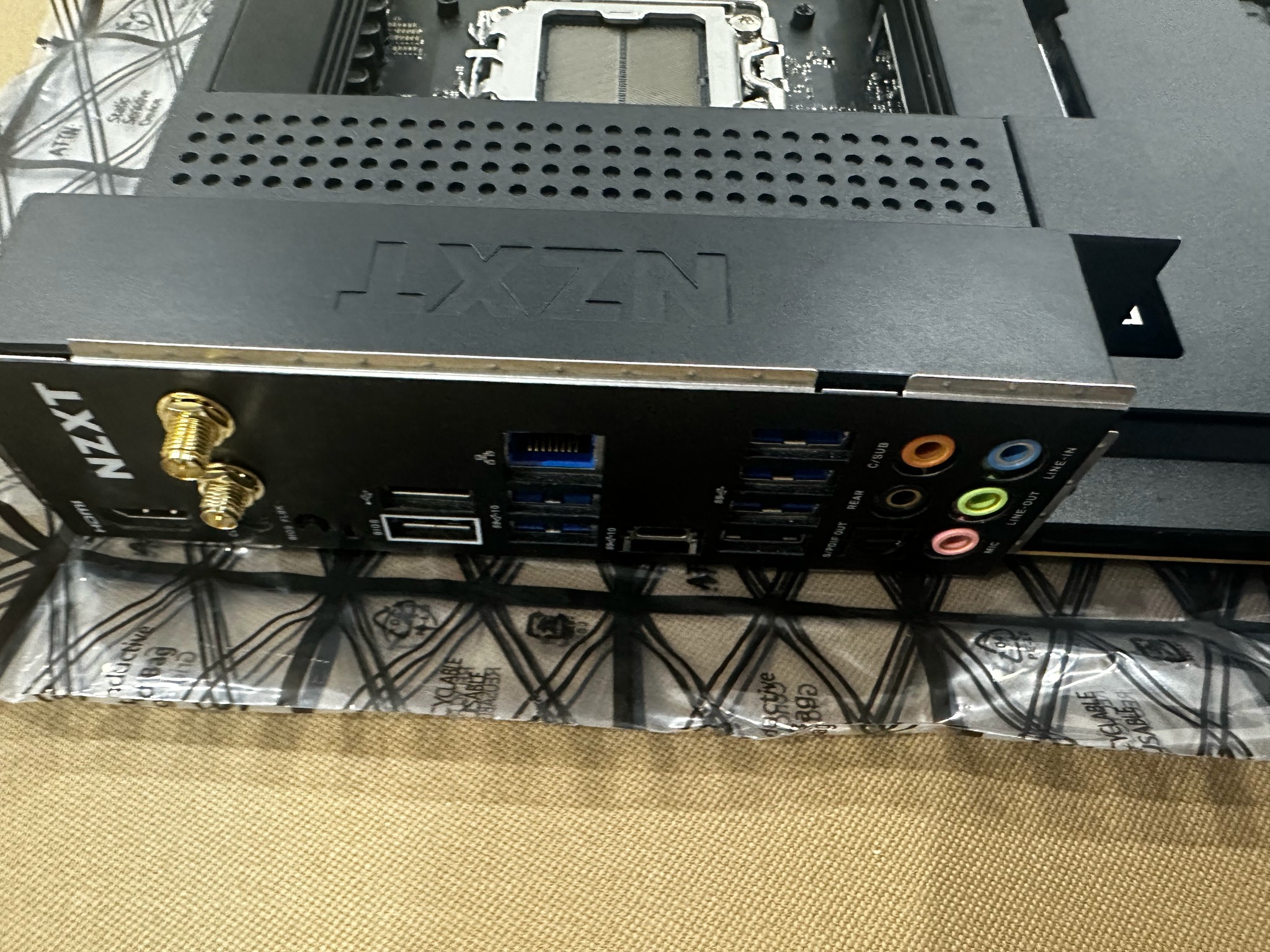 NZXT N7 B650E AM5 ATX Motherboard BLACK (works)