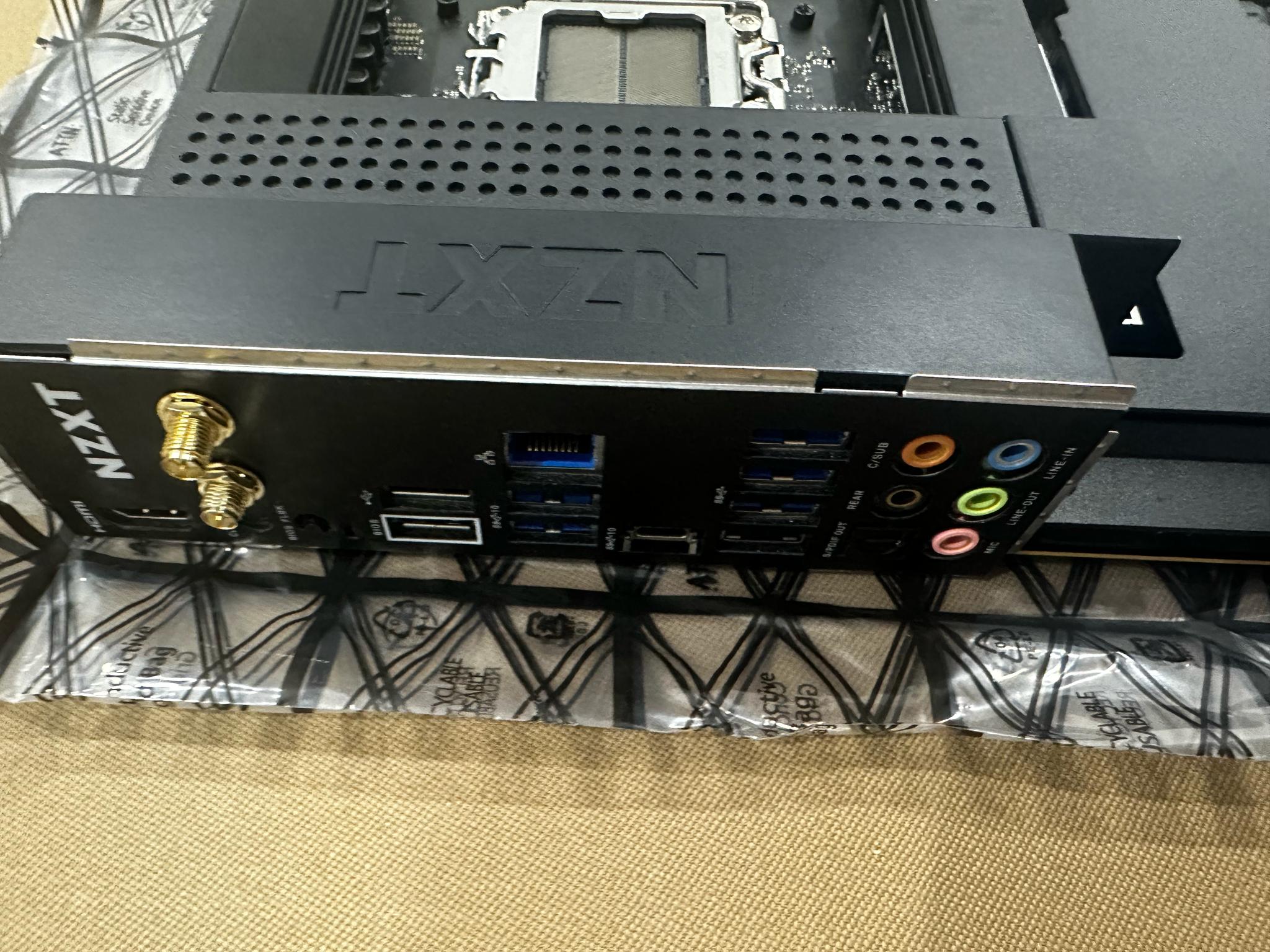 NZXT N7 B650E AM5 ATX Motherboard BLACK (works)