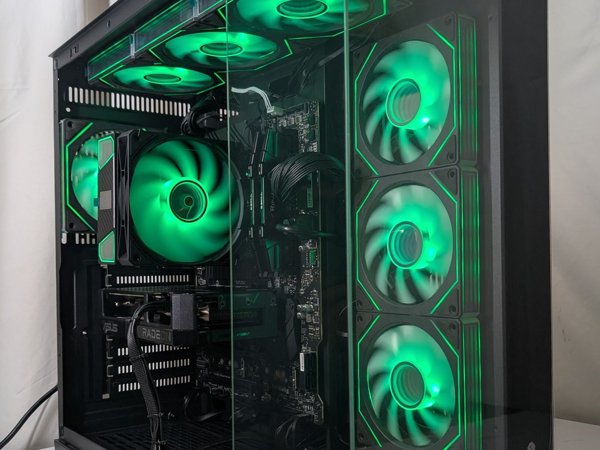 RX 9060XT 16GB | I7 12700KF | 1TB NVME | 32GB DDR4 | 750W