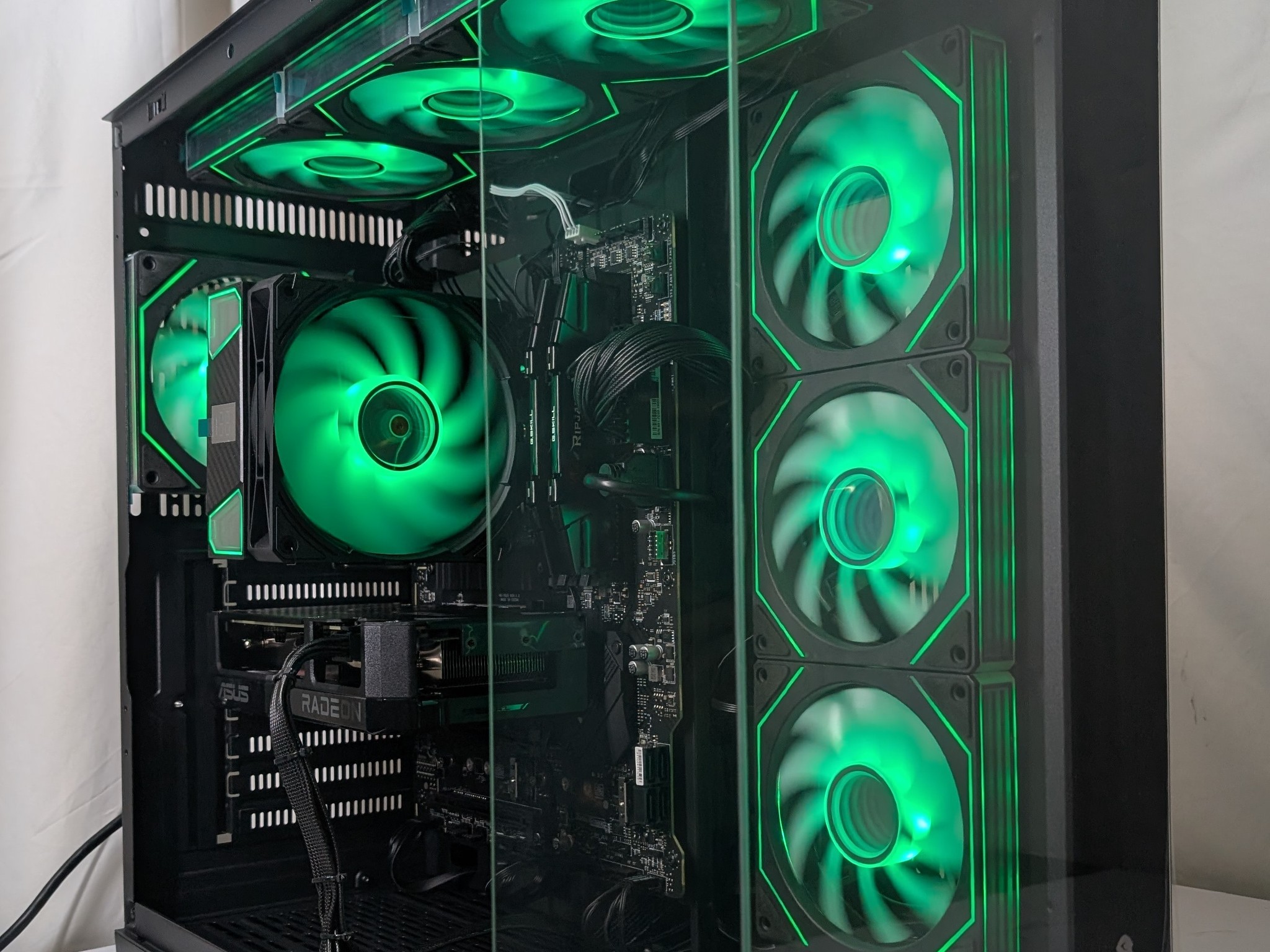 RX 9060XT 16GB | I7 12700KF | 1TB NVME | 32GB DDR4 | 750W