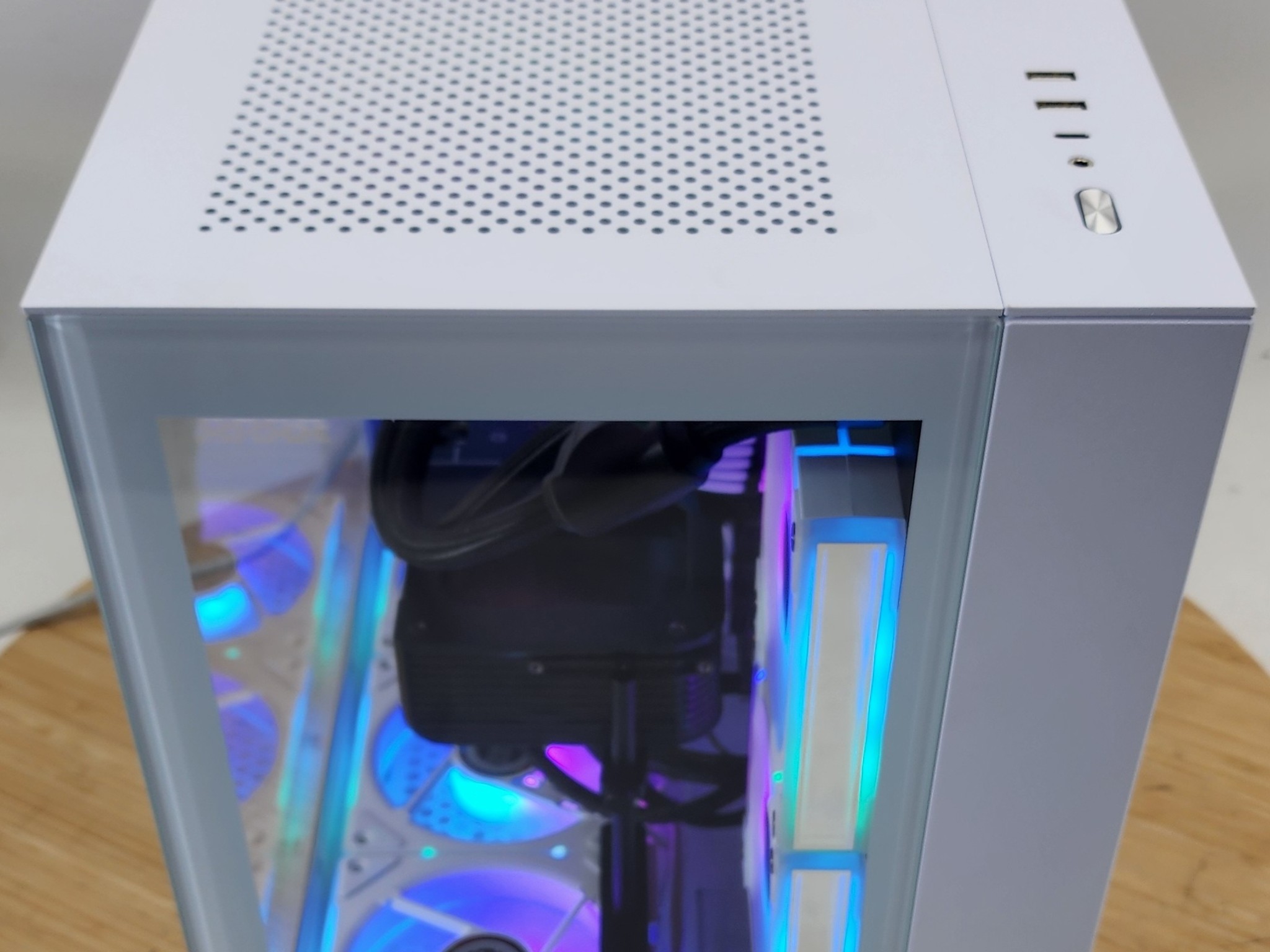 Gaming PC Ryzen 7 9700X 32GB RAM 1TB SSD RTX 5070 12GB Windows 11 Computer