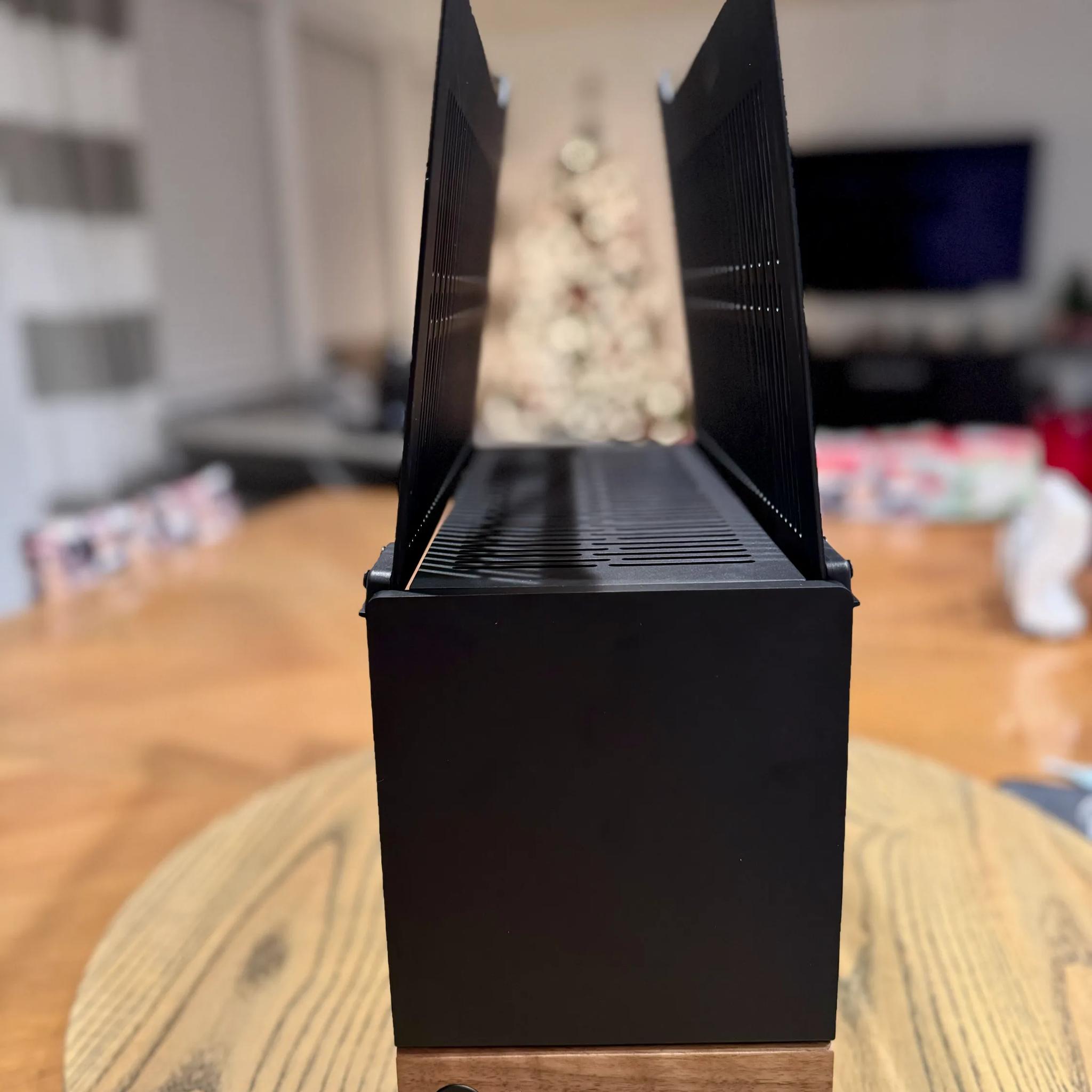 The Distinguished Gentleman 🎩 Fractal Terra, NVIDIA 4070 SUPER OC, RYZEN 7600X, 32GB RAM, 2TB SSD