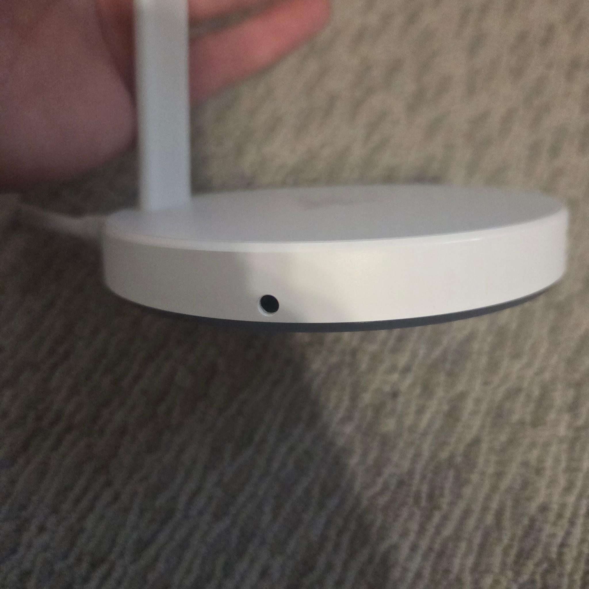 Razer Base Station V2 Chroma Headset Stand Chroma in white (Great Condition)