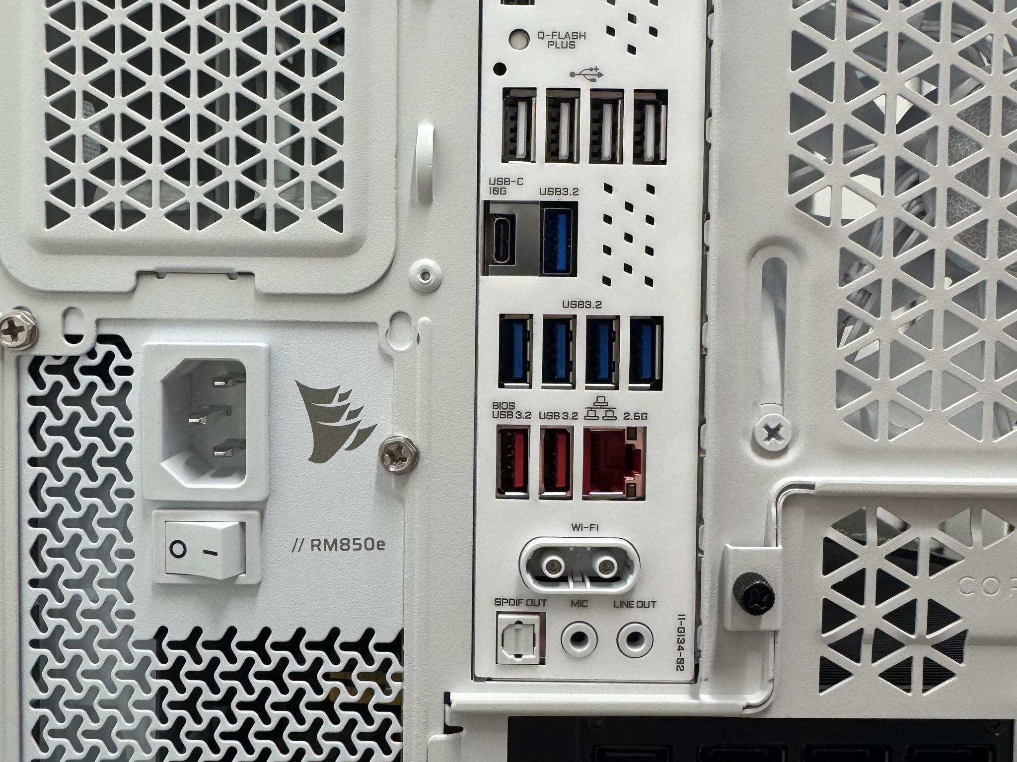 Almost Heaven III 🪽🪽 🪽 5080 FE ☀️ 9800X3D 🌙 32GB RAM DDR5 6000 CL28 ✨ 2TB SSD 📖 White Build