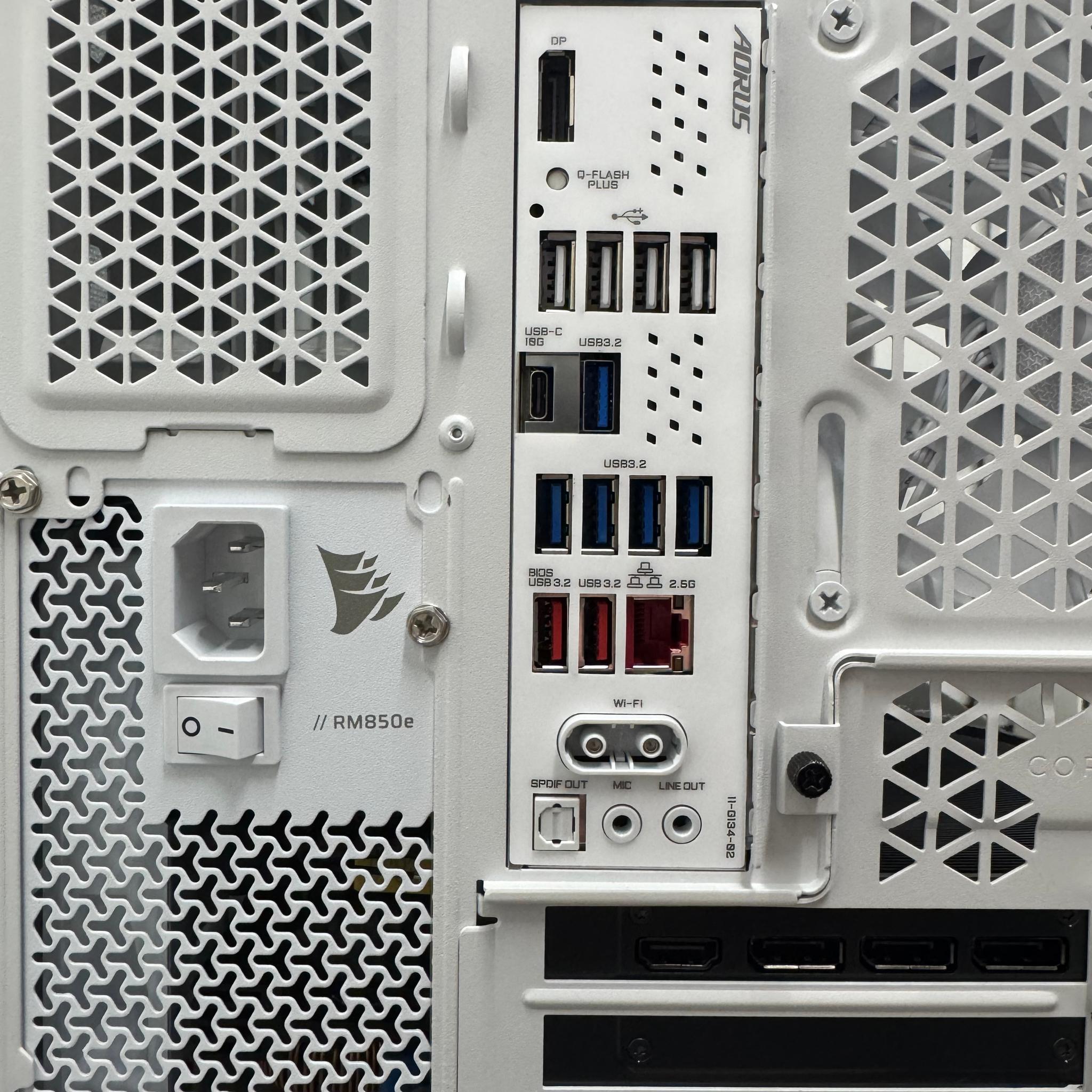 Almost Heaven III 🪽🪽 🪽 5080 FE ☀️ 9800X3D 🌙 32GB RAM DDR5 6000 CL28 ✨ 2TB SSD 📖 White Build