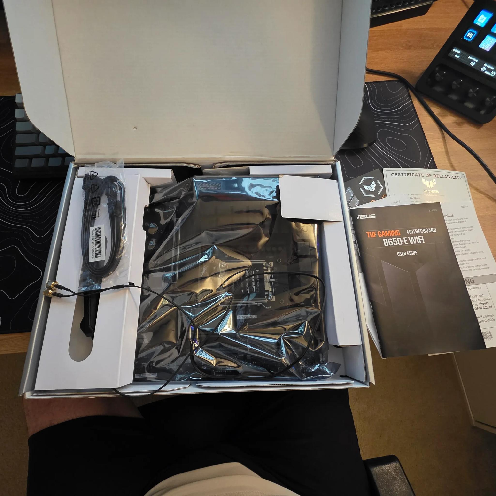 ASUS TUF GAMING B650-E WIFI AMD B650 AM5 ATX motherboard LIKE NEW