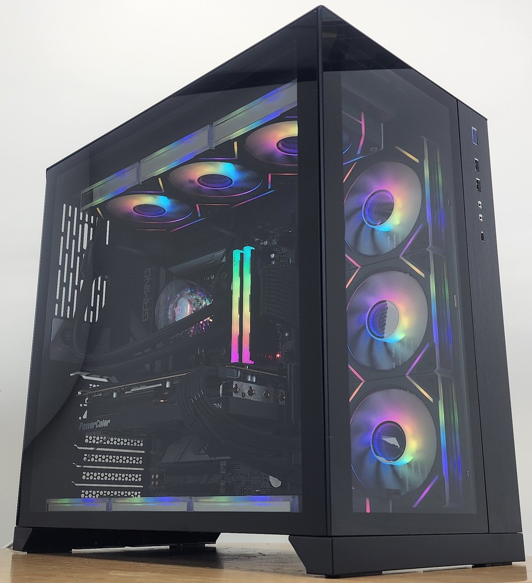 Gaming PC Ryzen 7 9700X 32GB RAM 1TB SSD RX 7800 XT 16GB Windows