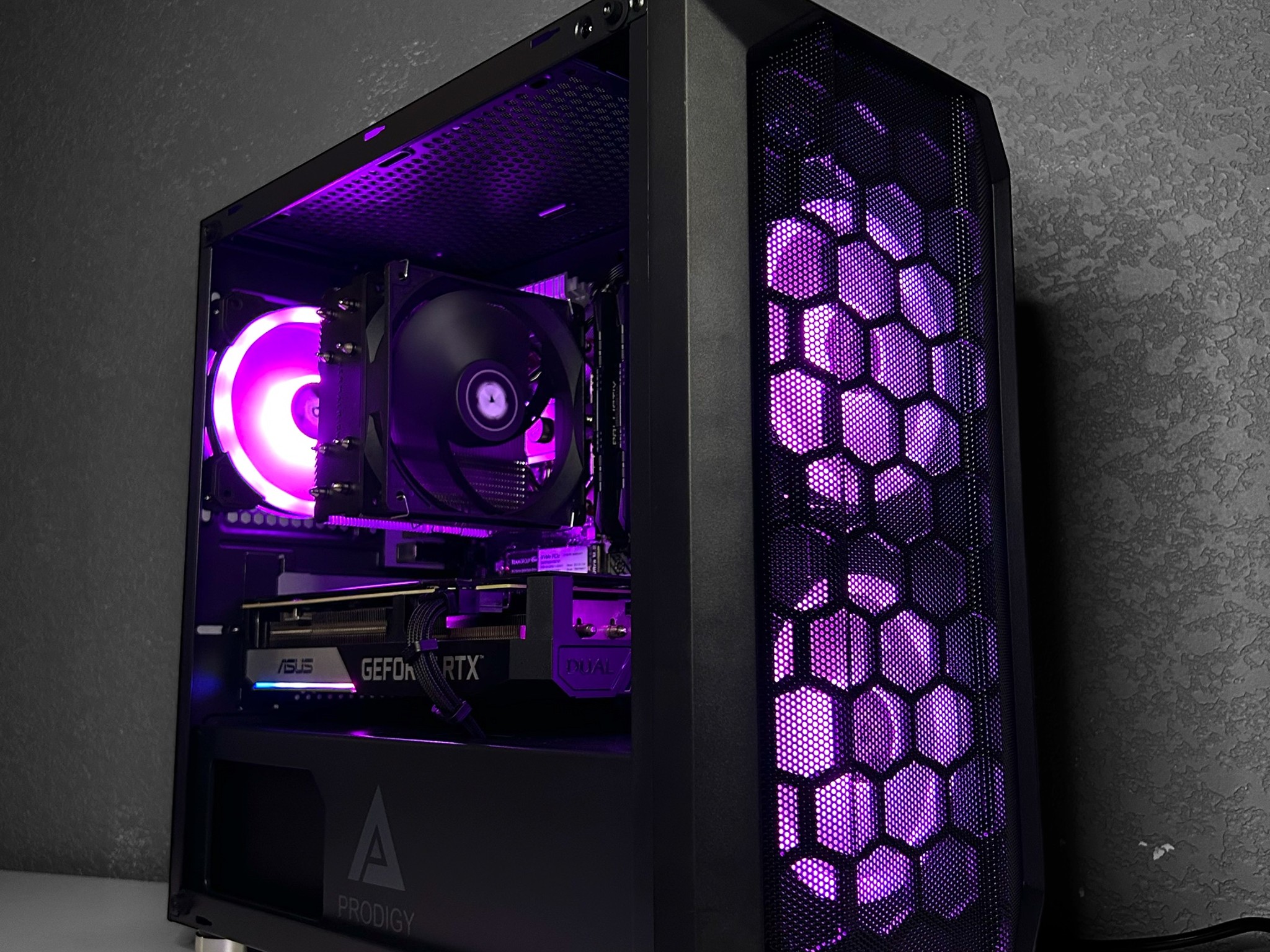 ⚫️🟣⚫️ | RTX 3060 Ti | Ryzen 5 5600 | 16GB Crucial Ballistix 3200Mhz