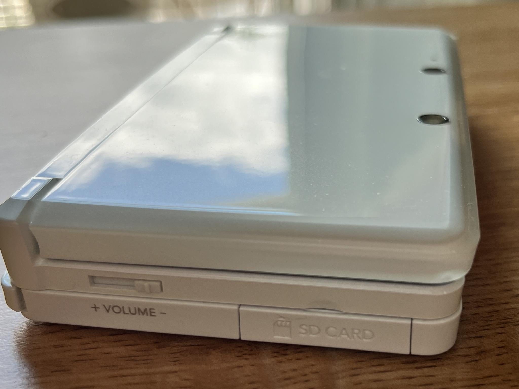 Nintendo 3DS + Games Bundle W/ SD Card + Original Stylus - Japan Glossy White