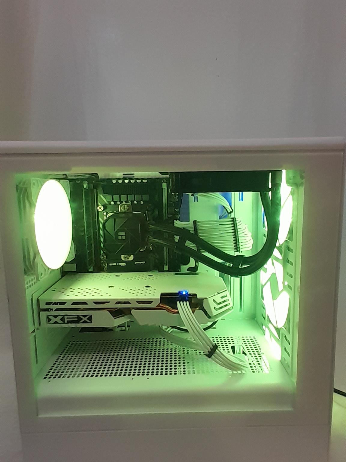 GLACIER PHANTOM WHITE GAMING PC 1080P HIGH SETTINGS