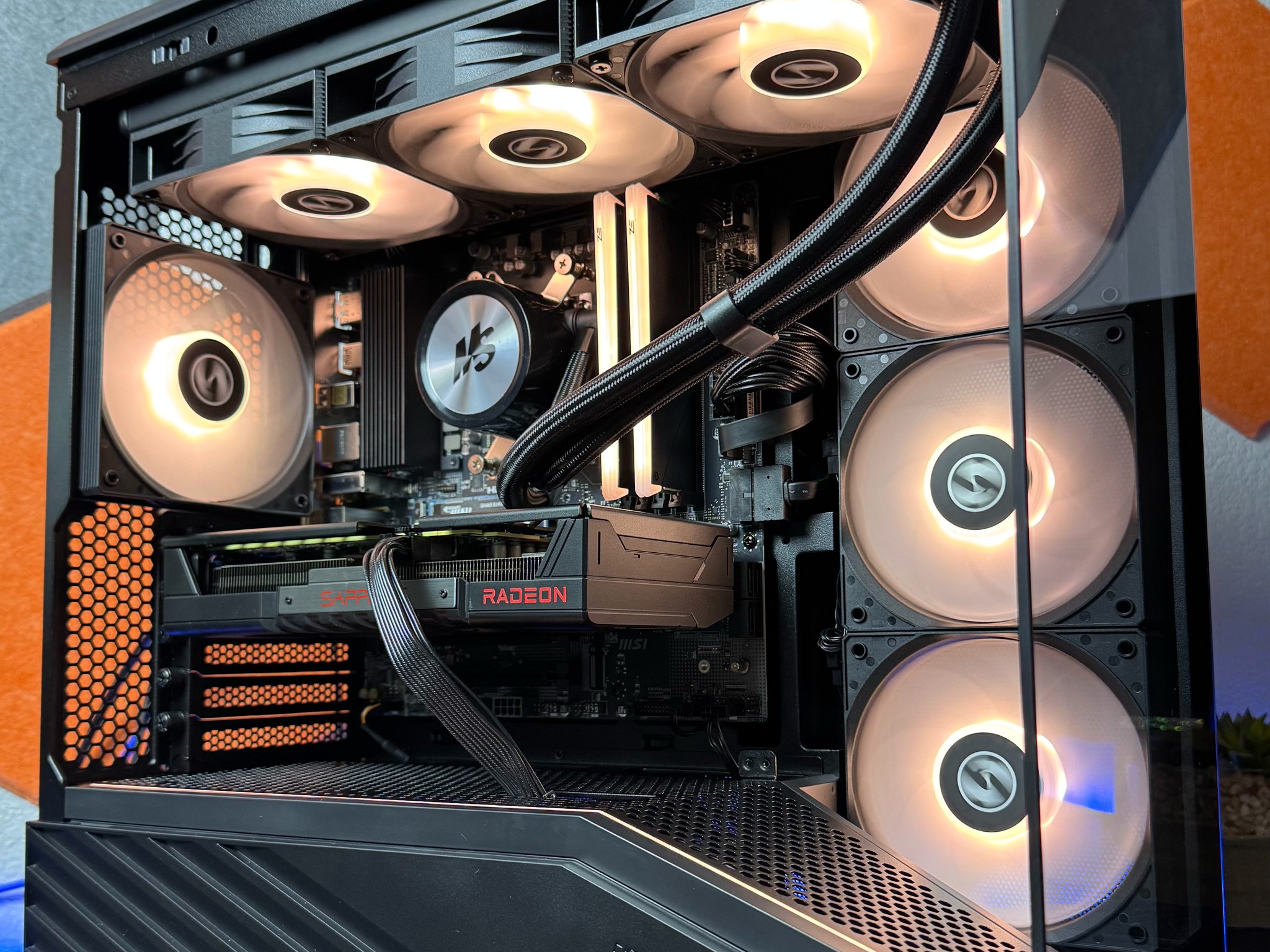 Custom Ryzen 5 7500X3D / RX 9060 XT 16g  Gaming PC Build