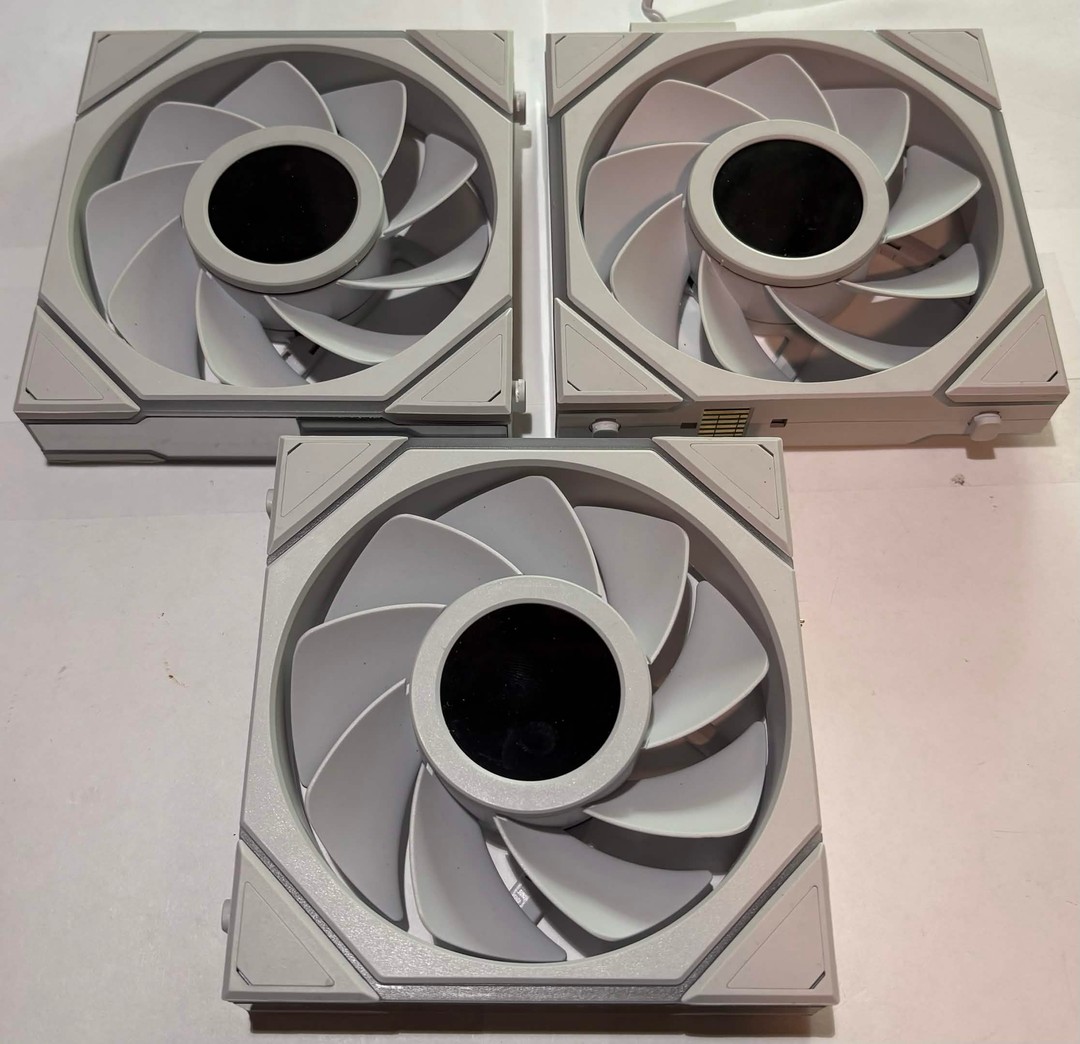 Lian Li UNI FAN TL LCD Reverse Blade 120mm Fans - 3 Pack White | Jawa