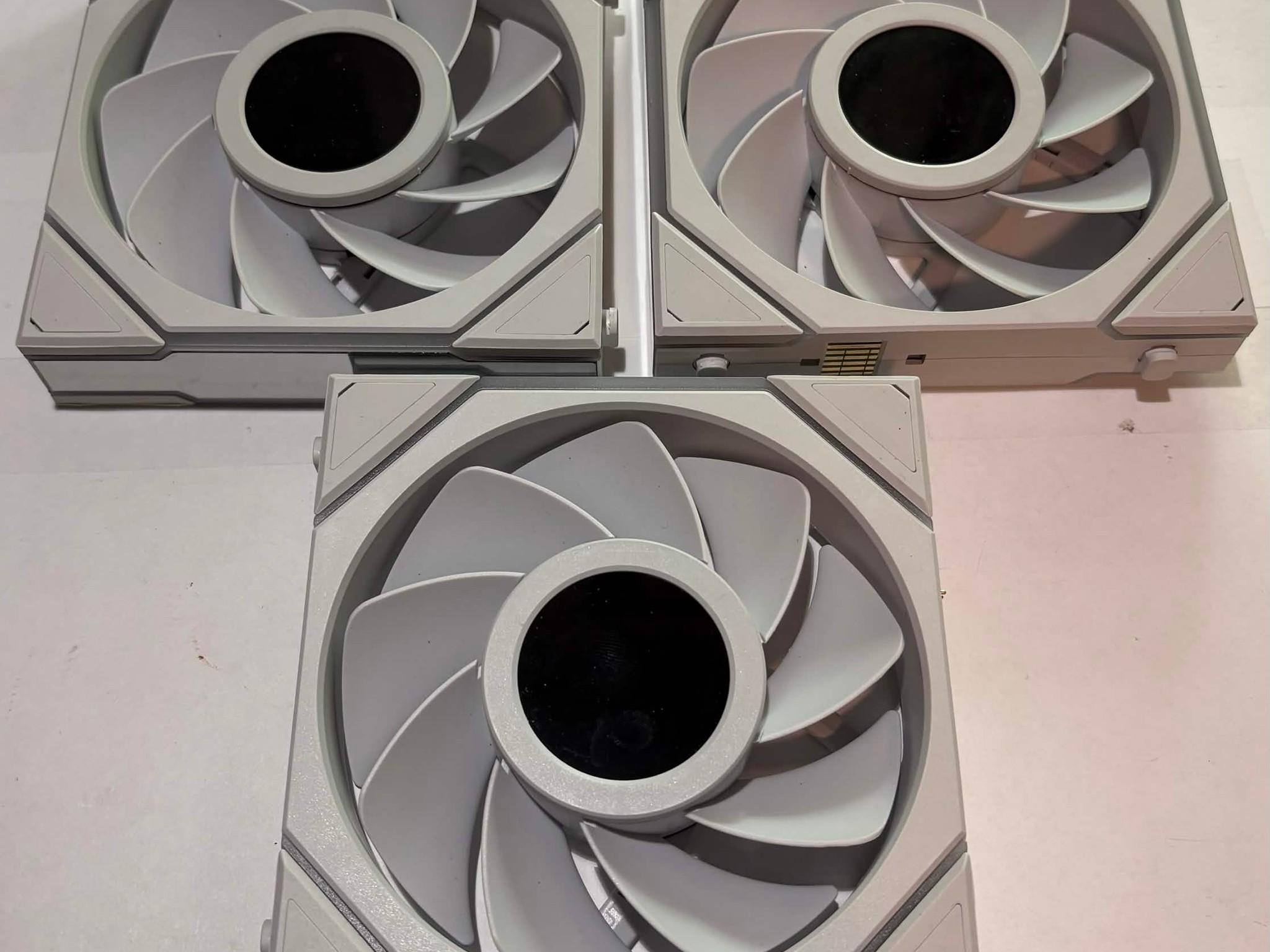 Lian Li UNI FAN TL LCD Reverse Blade 120mm Fans - 3 Pack White