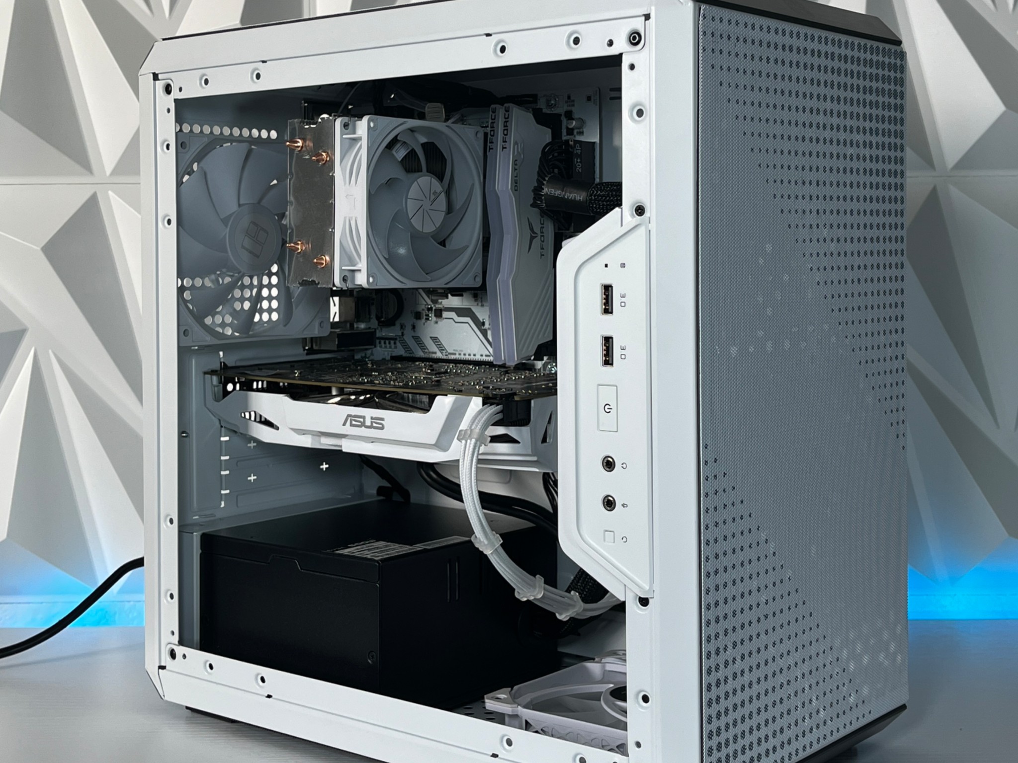 GTX 1060 6GB, Ryzen 7 1700X, 16GB 3600MHz | White RGB Gaming Computer