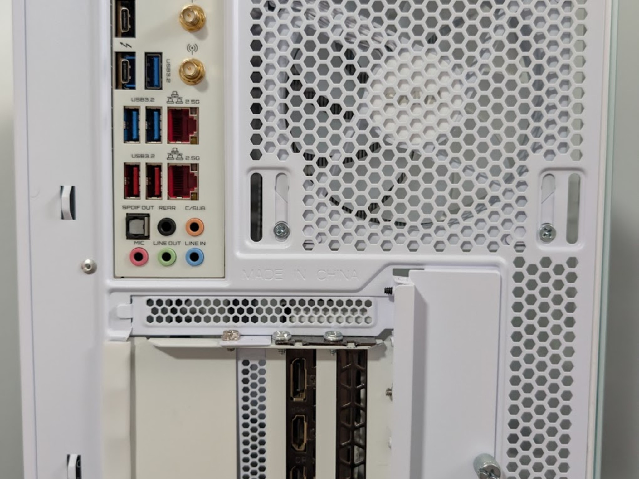 GIGABYTE Dual Vision Showcase PC - RTX 3070 / Ryzen 5700X / 32GB CL16 / Thunderbolt 3 Creator Build