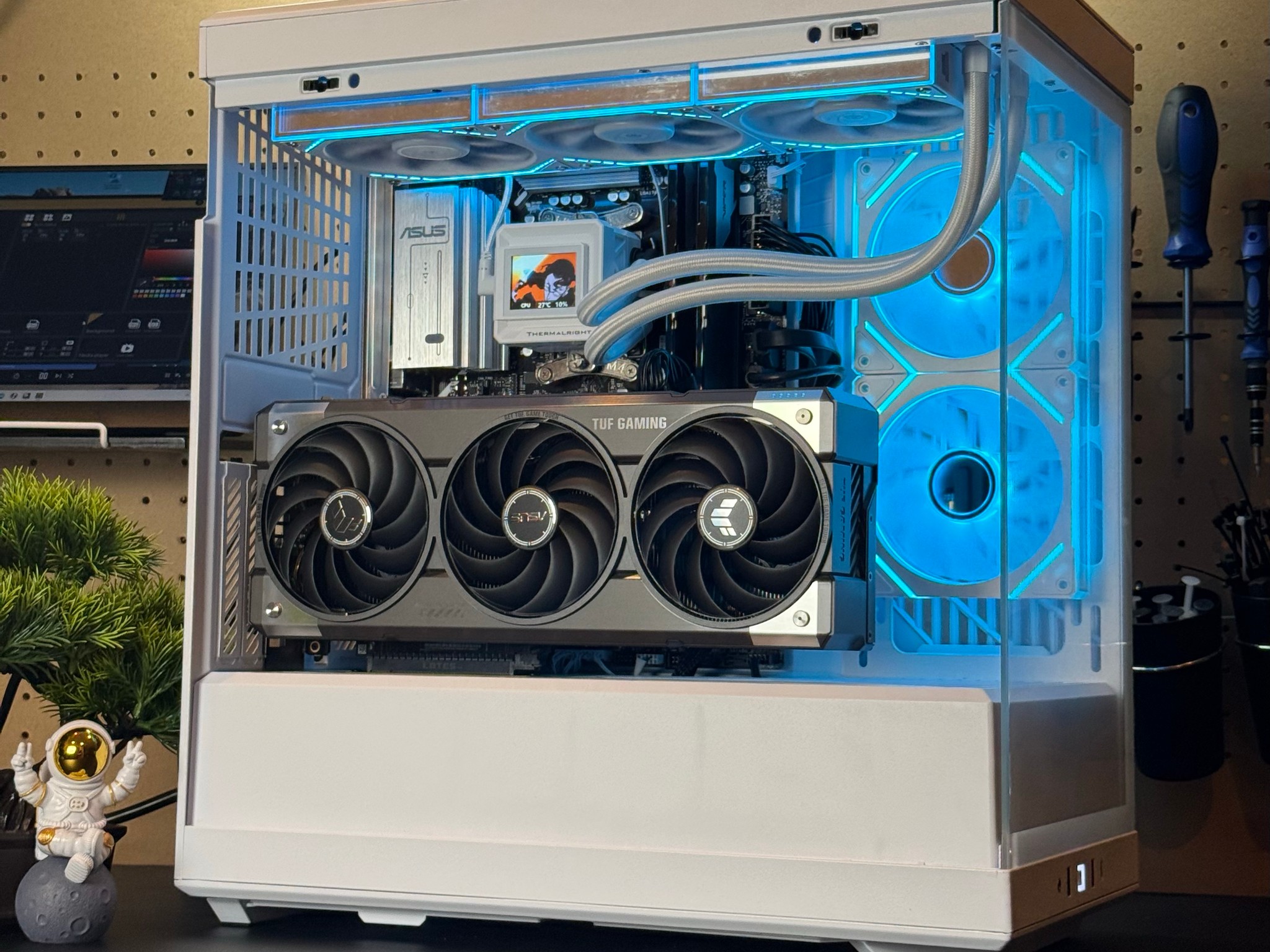 GeForce RTX 5070 Ti Custom Gaming PC - Ryzen 7 9800X3D, 32GB RAM