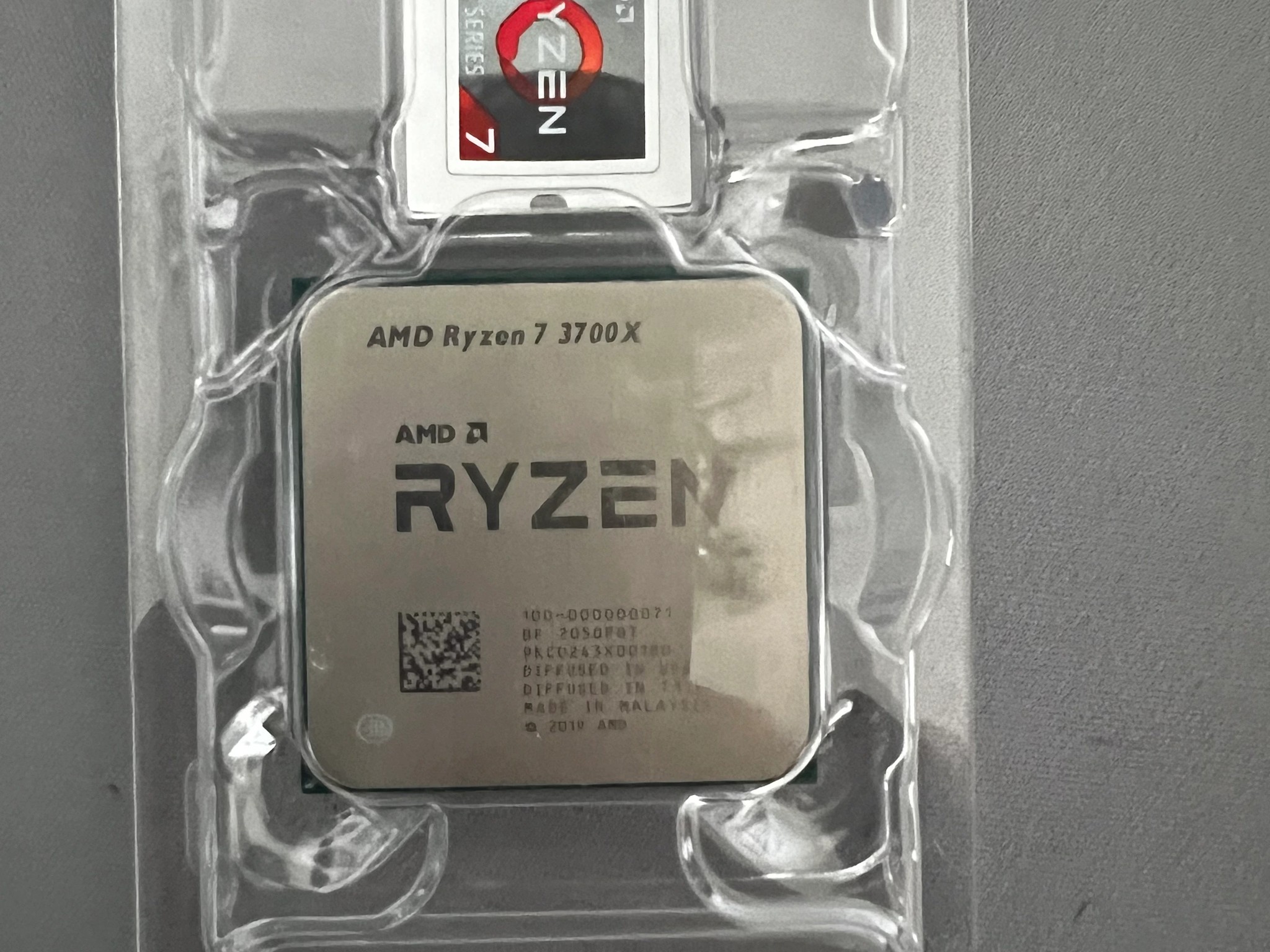 AMD Ryzen 7 3700x 3.6 GHz + Wraith Prism RGB Cooler