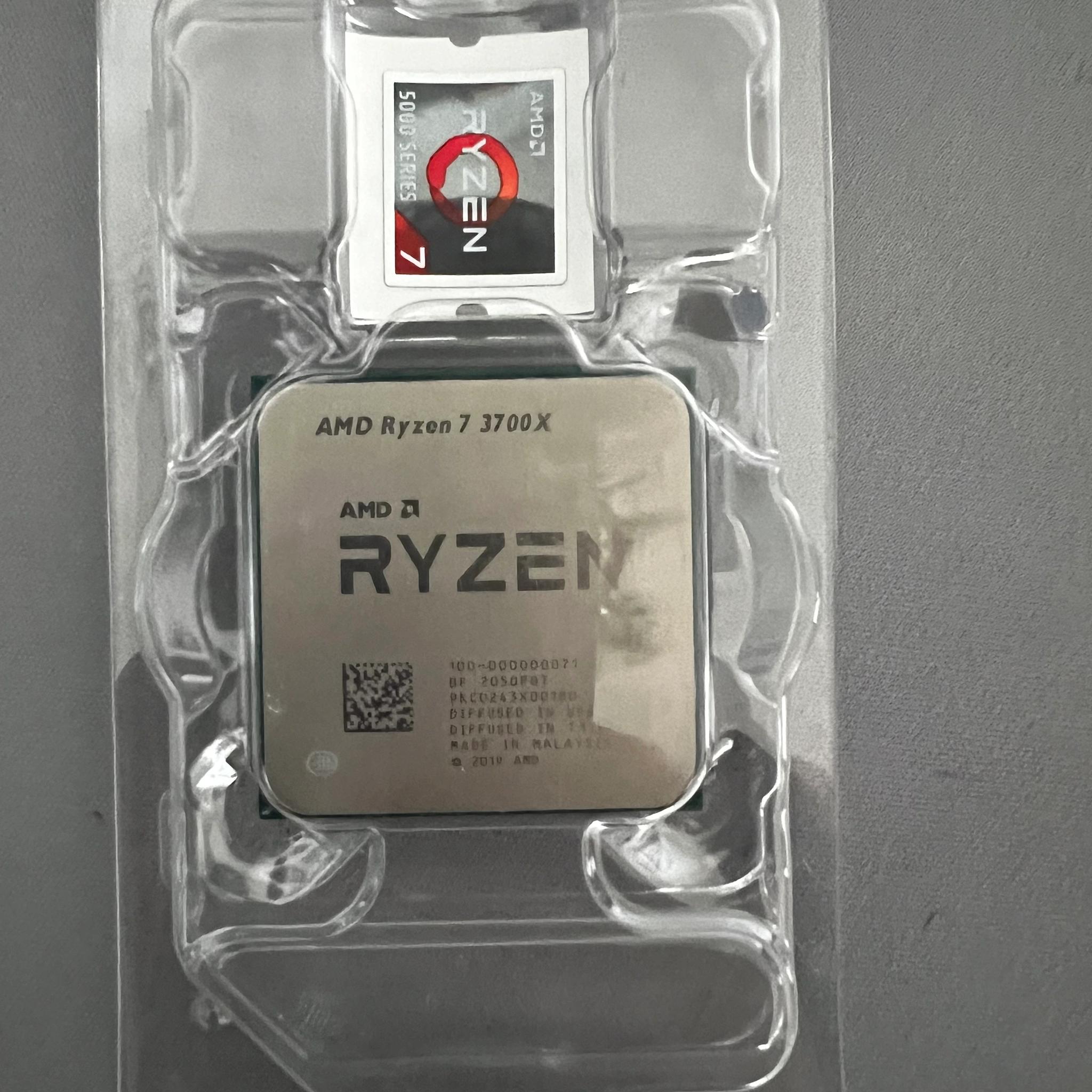AMD Ryzen 7 3700x 3.6 GHz + Wraith Prism RGB Cooler